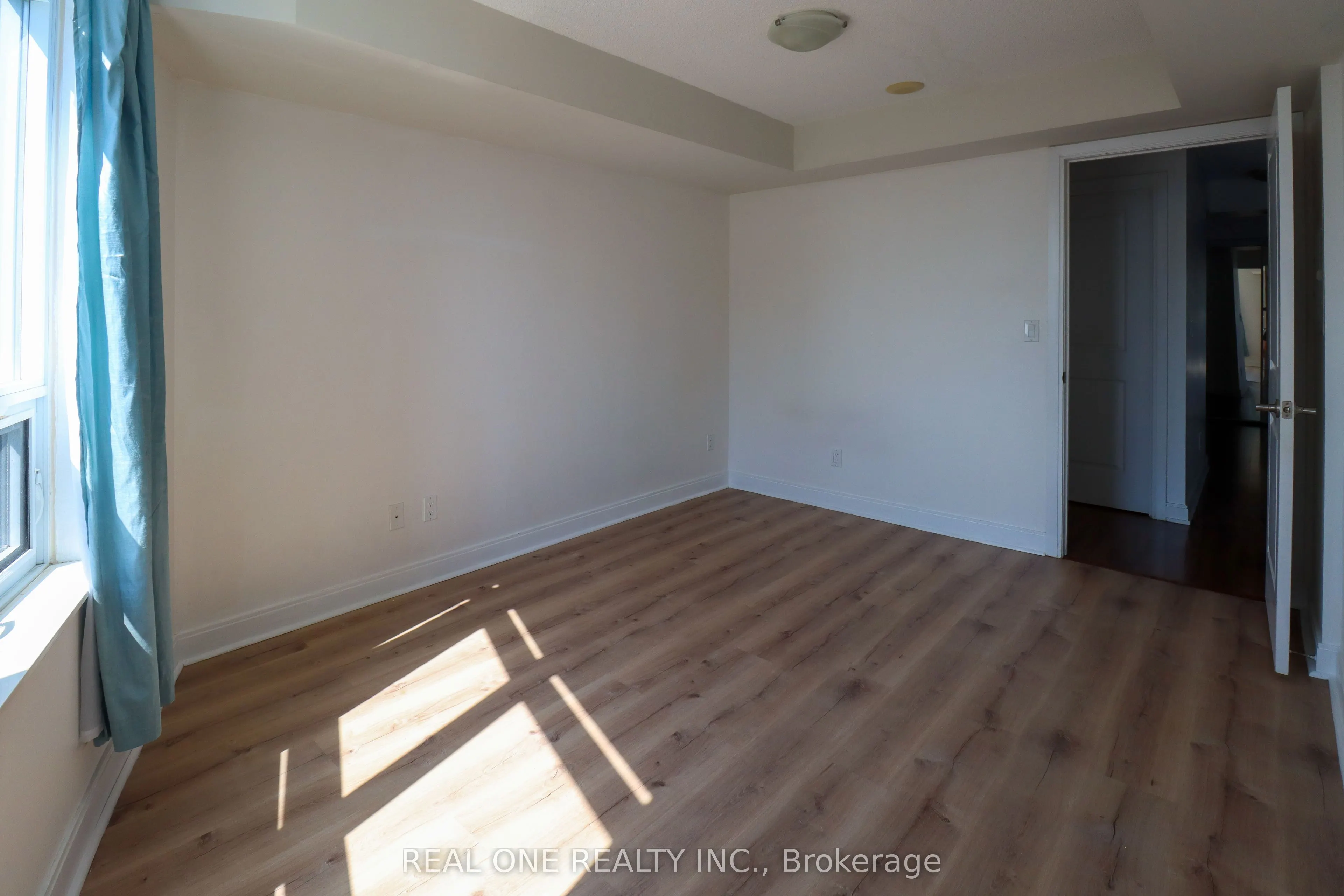 330 Burnhamthorpe Road W, #801