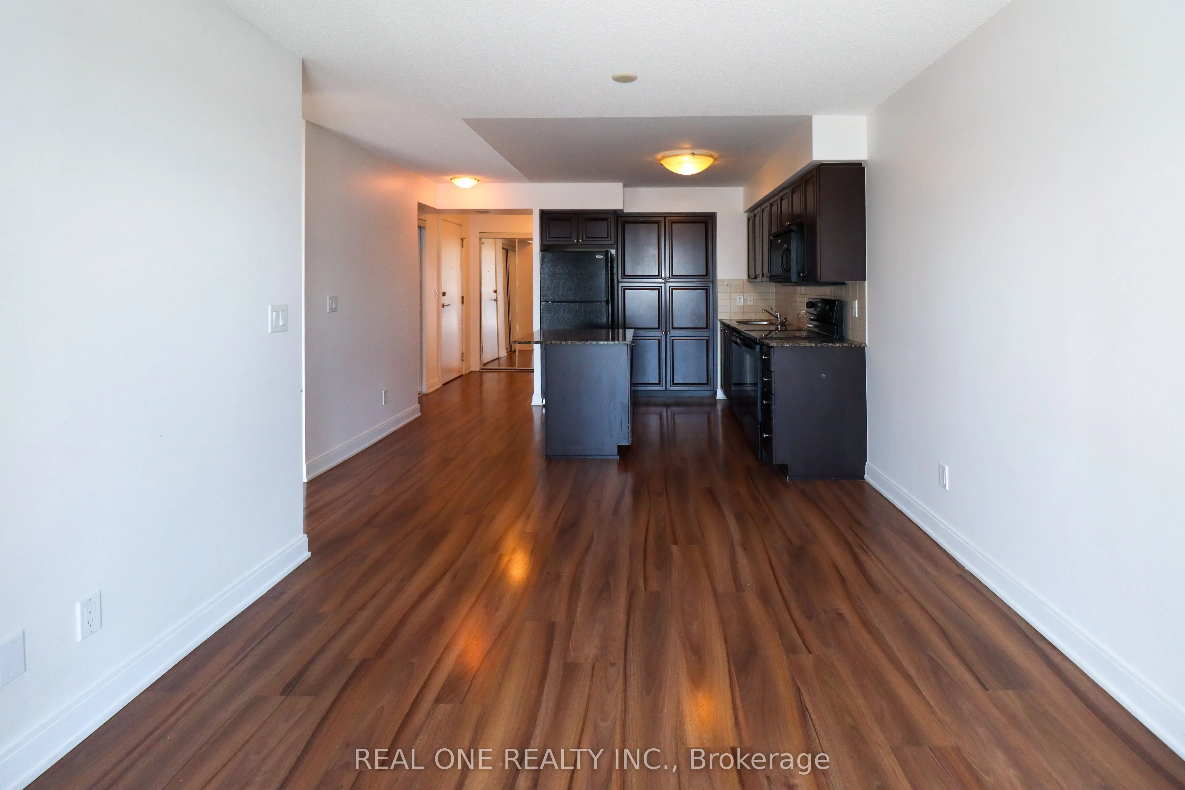 330 Burnhamthorpe Road W, #801