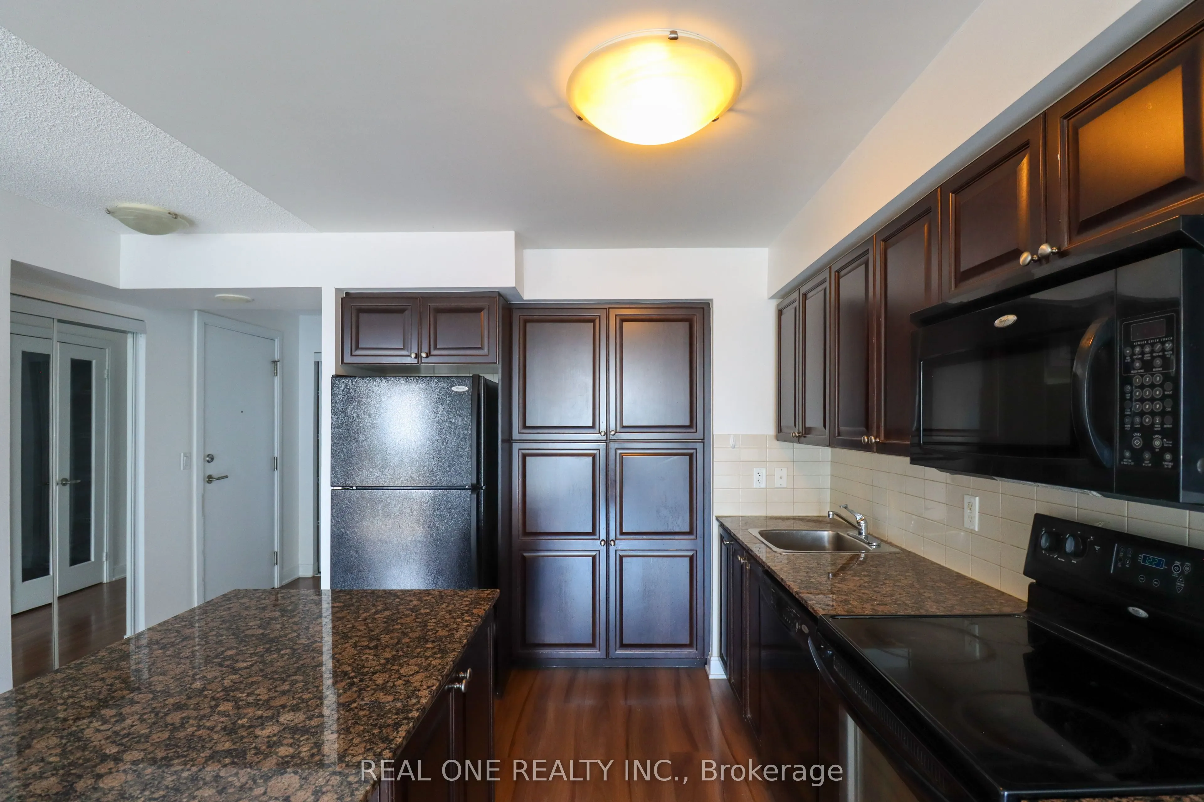 330 Burnhamthorpe Road W, #801