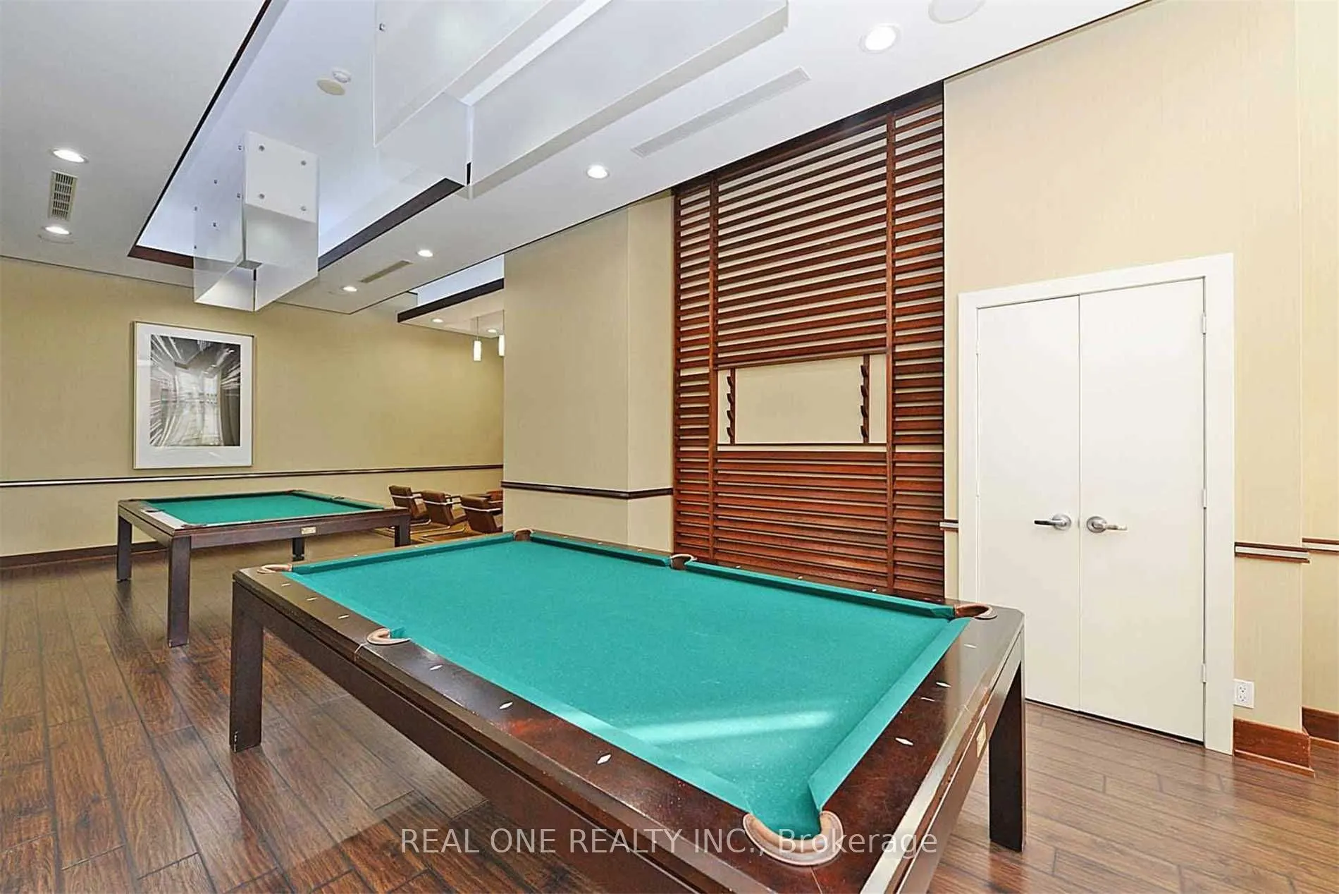 330 Burnhamthorpe Road W, #801