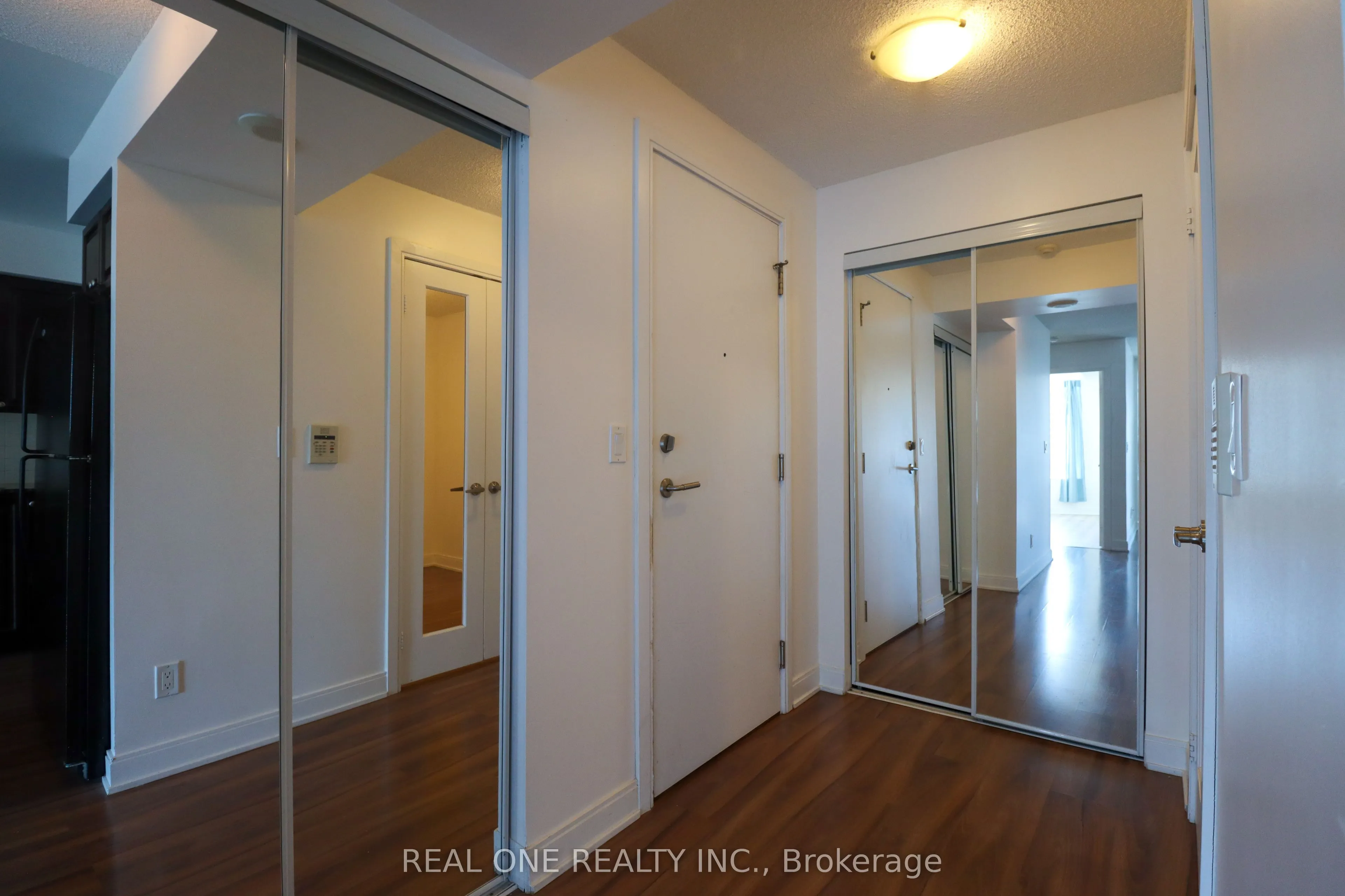 330 Burnhamthorpe Road W, #801