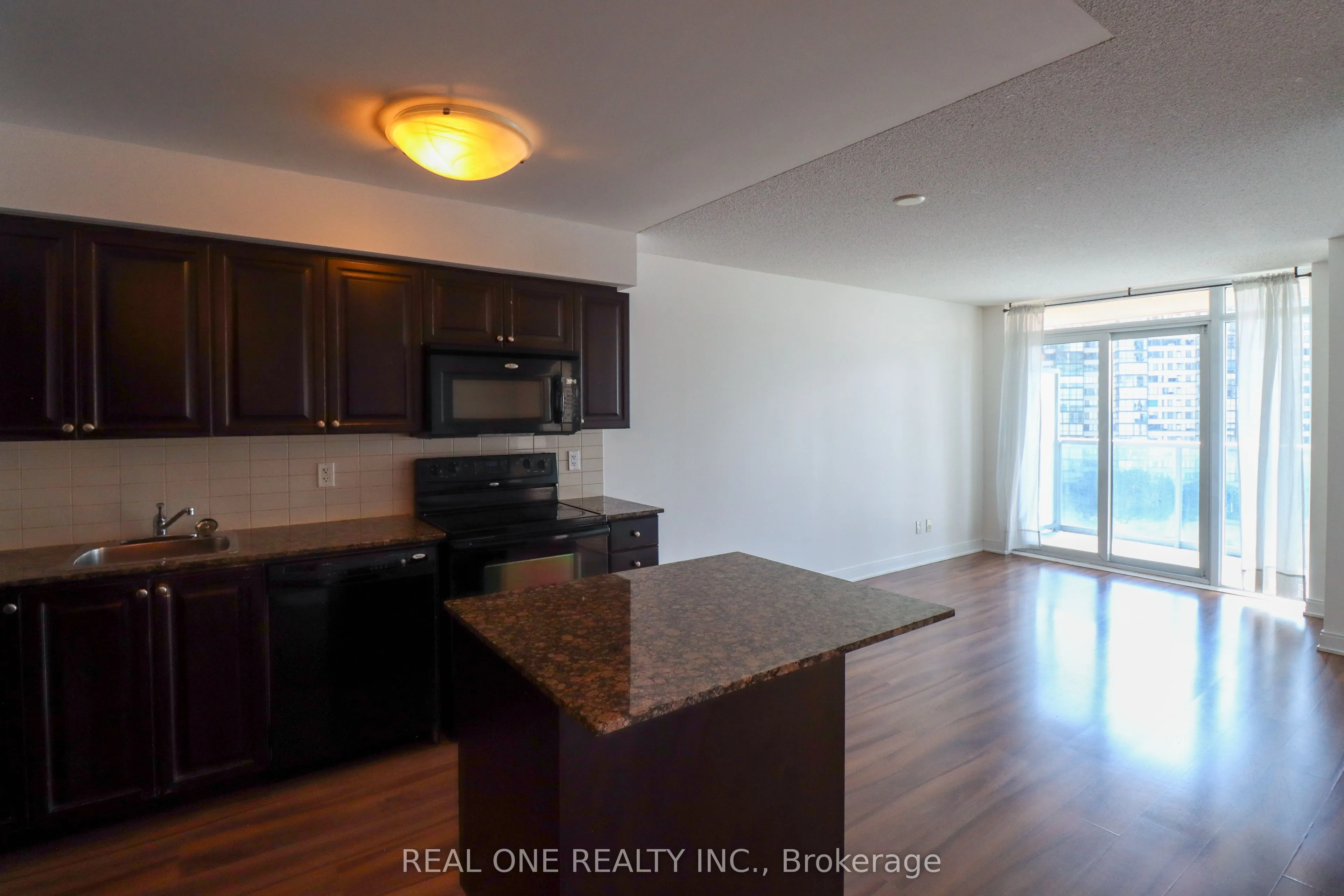 330 Burnhamthorpe Road W, #801