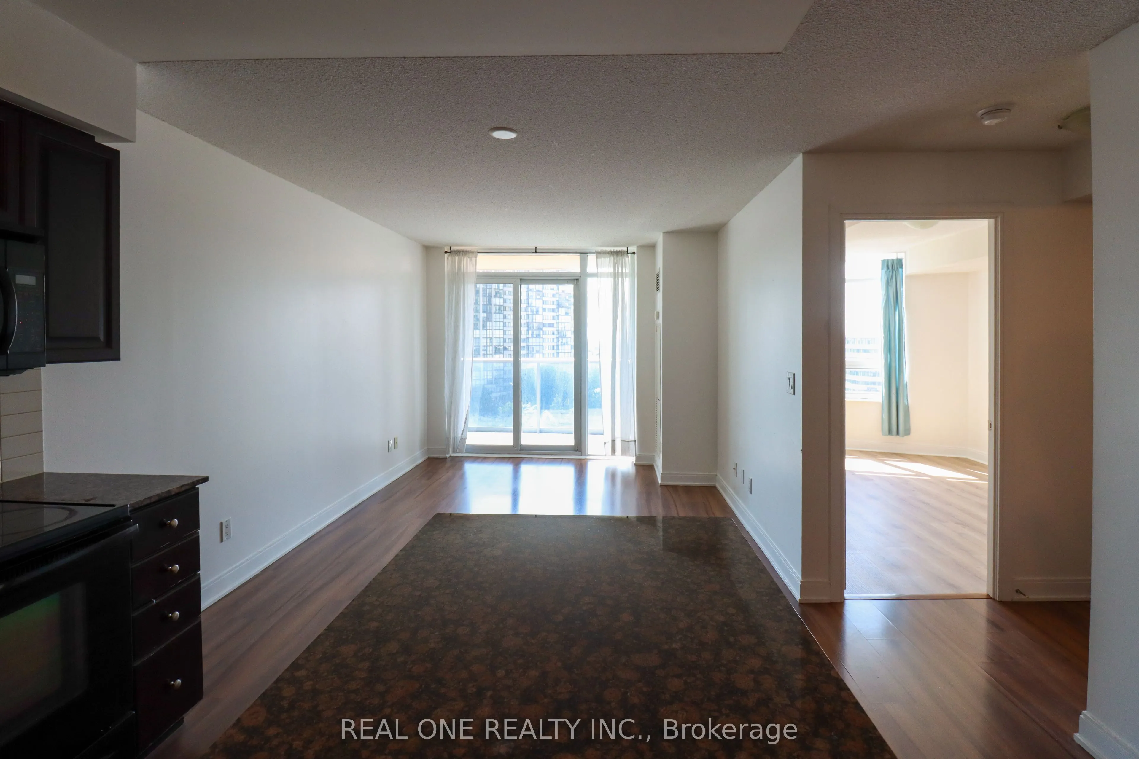 330 Burnhamthorpe Road W, #801