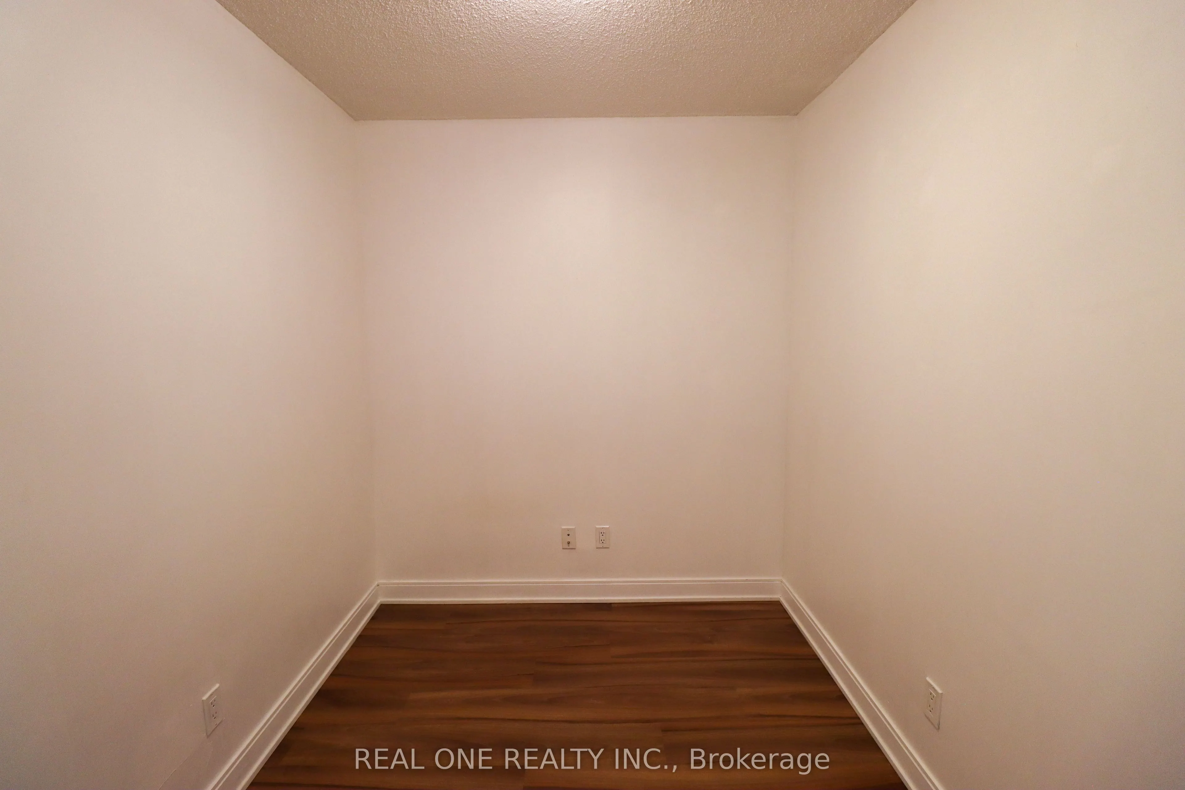 330 Burnhamthorpe Road W, #801