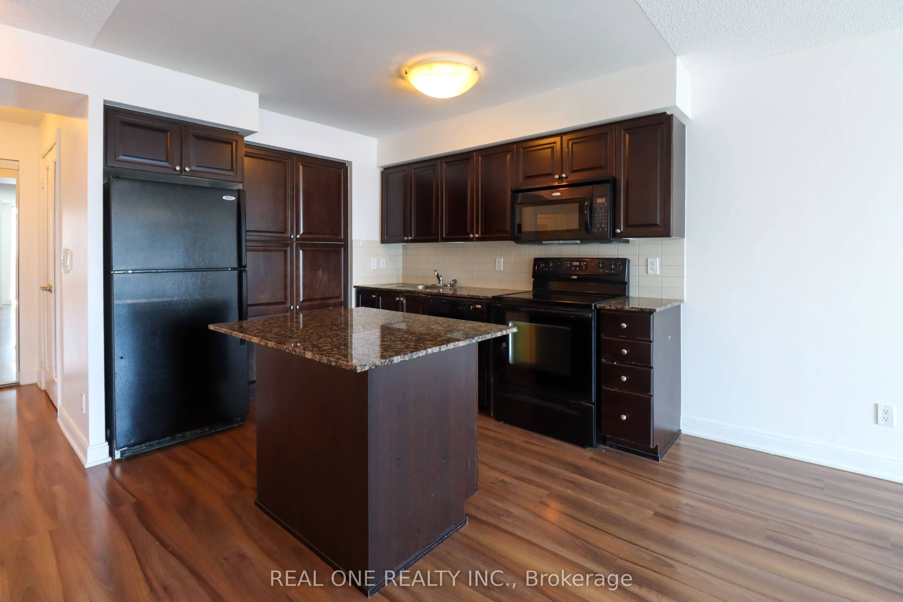 330 Burnhamthorpe Road W, #801
