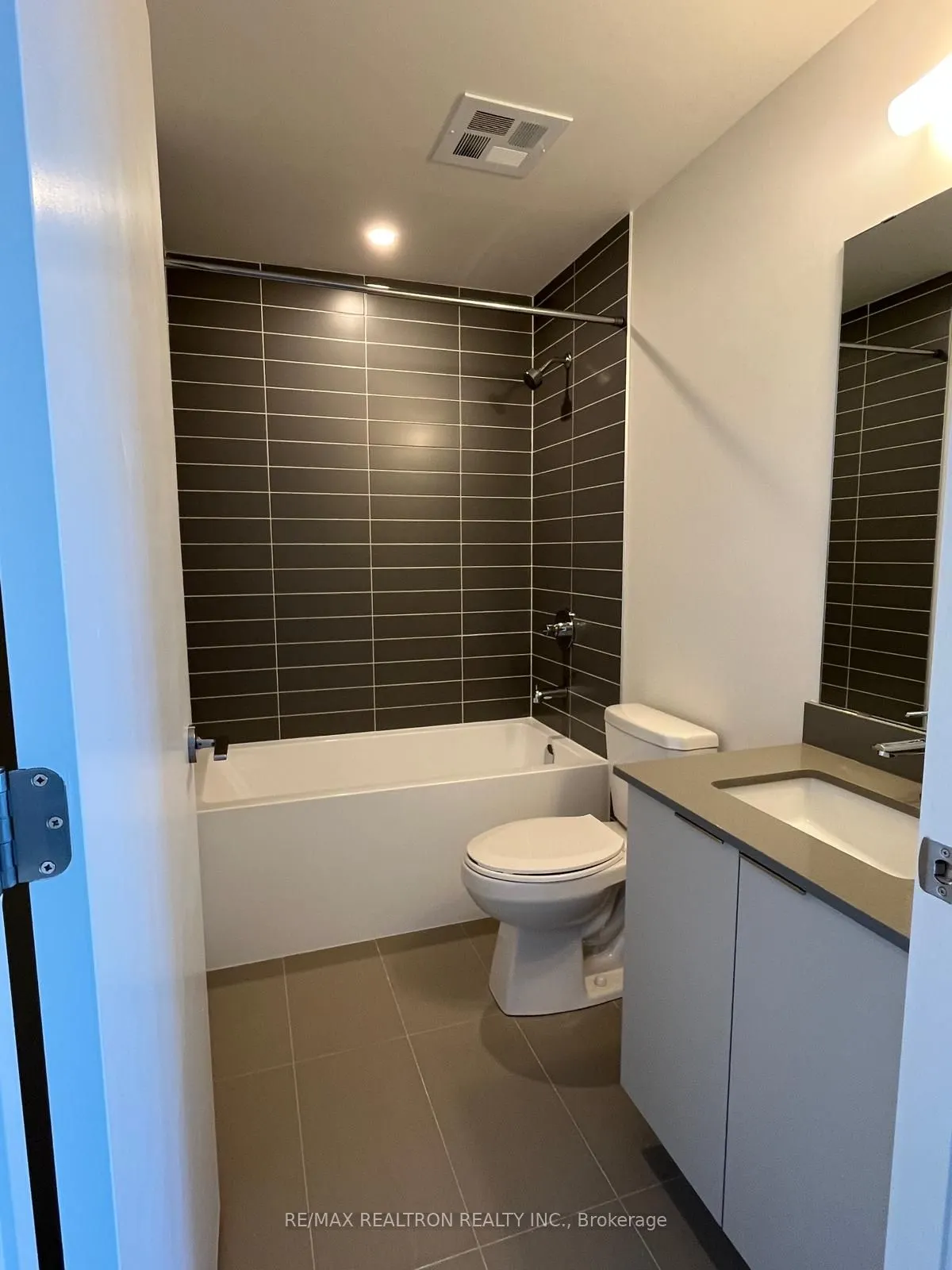 3079 Trafalgar Road, #1305