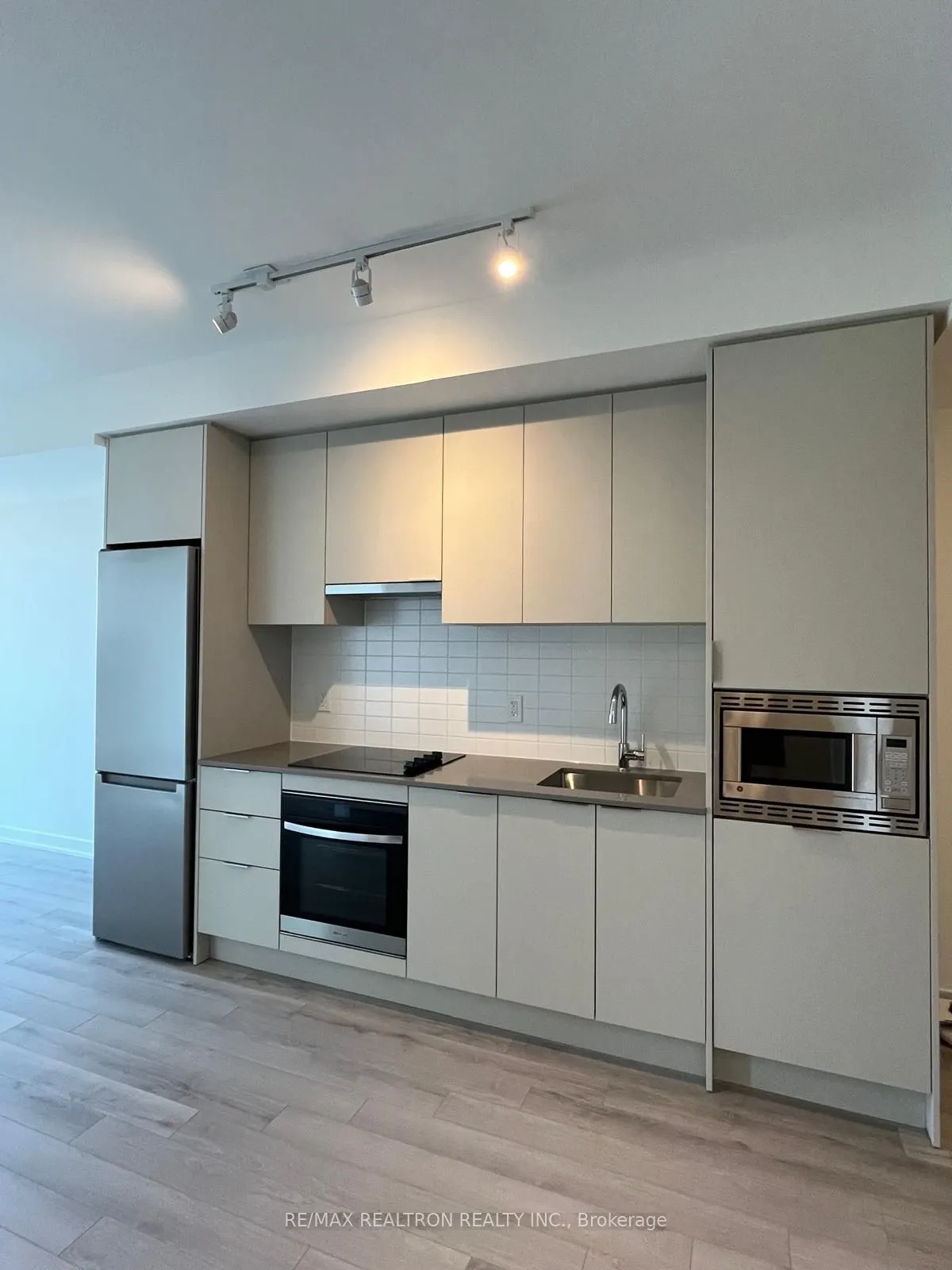 3079 Trafalgar Road, #1305