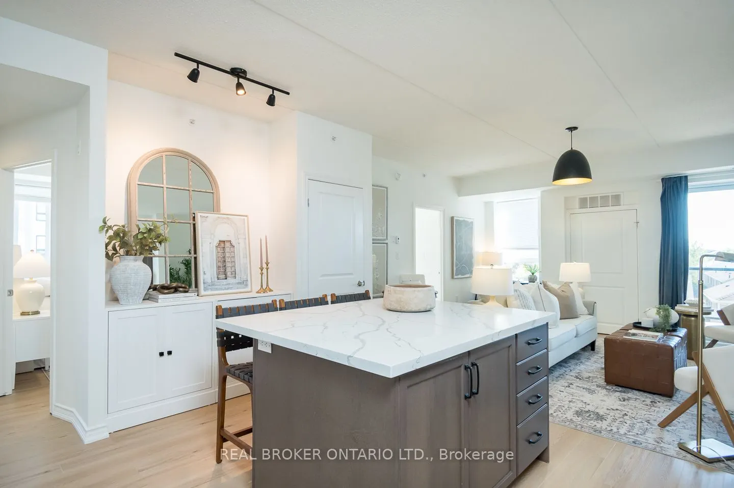 650 Sauve Street, #302