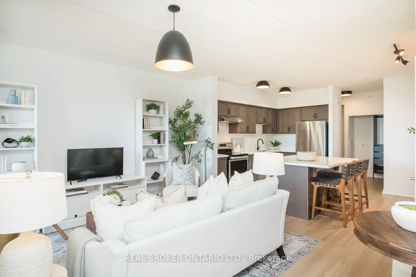 650 Sauve Street, #302