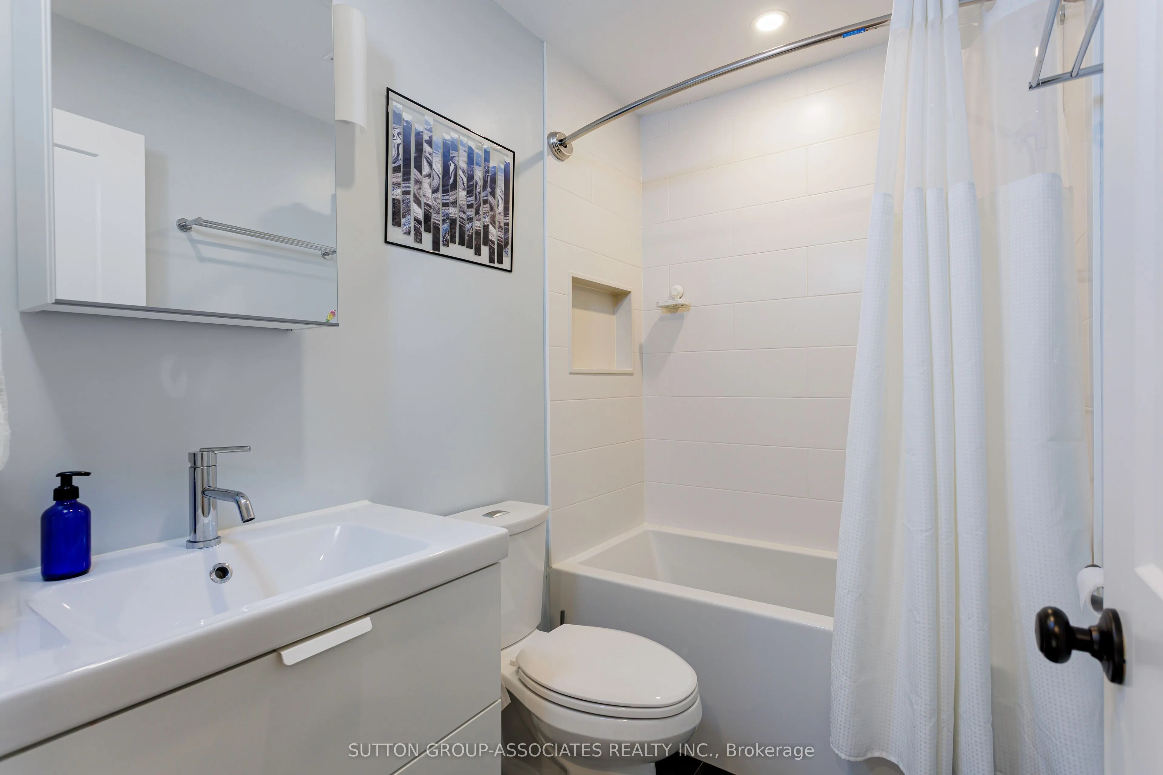 87 Peterborough Avenue