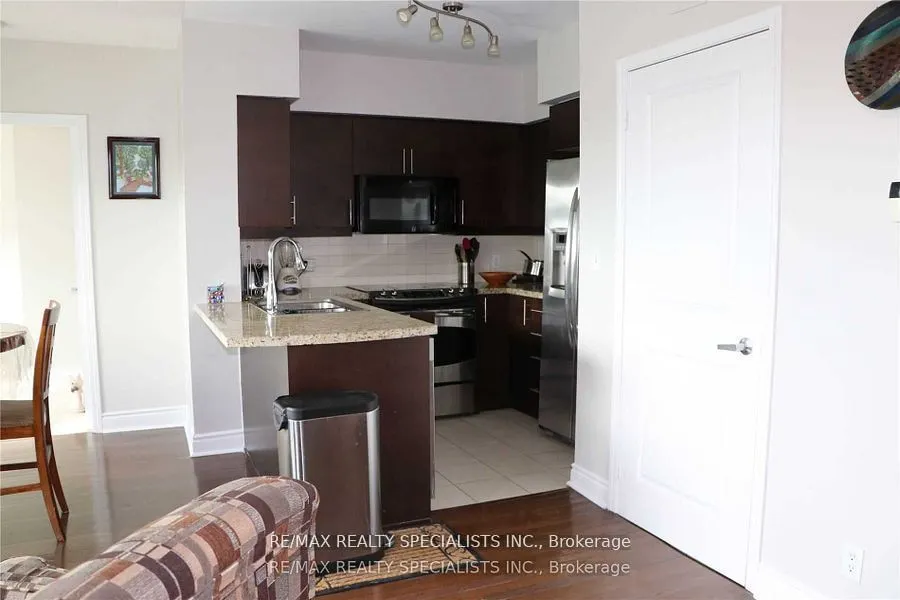 1900 Lake Shore Boulevard W, #203