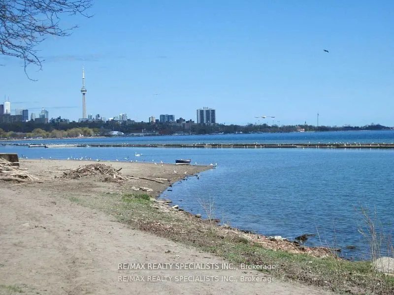 1900 Lake Shore Boulevard W, #203