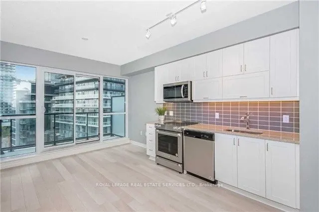 39 Annie Craig Drive, #904