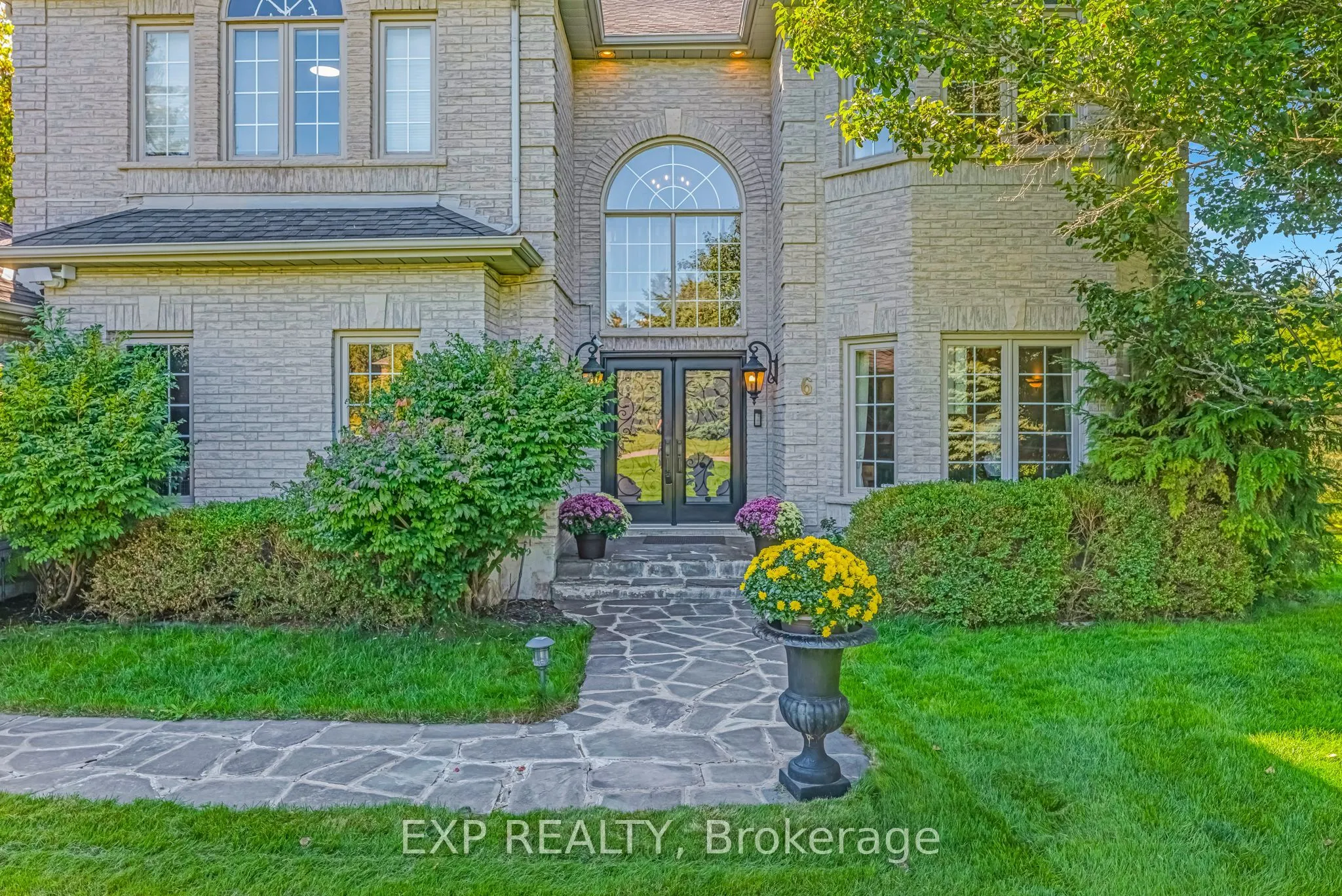 6 Golfway Court