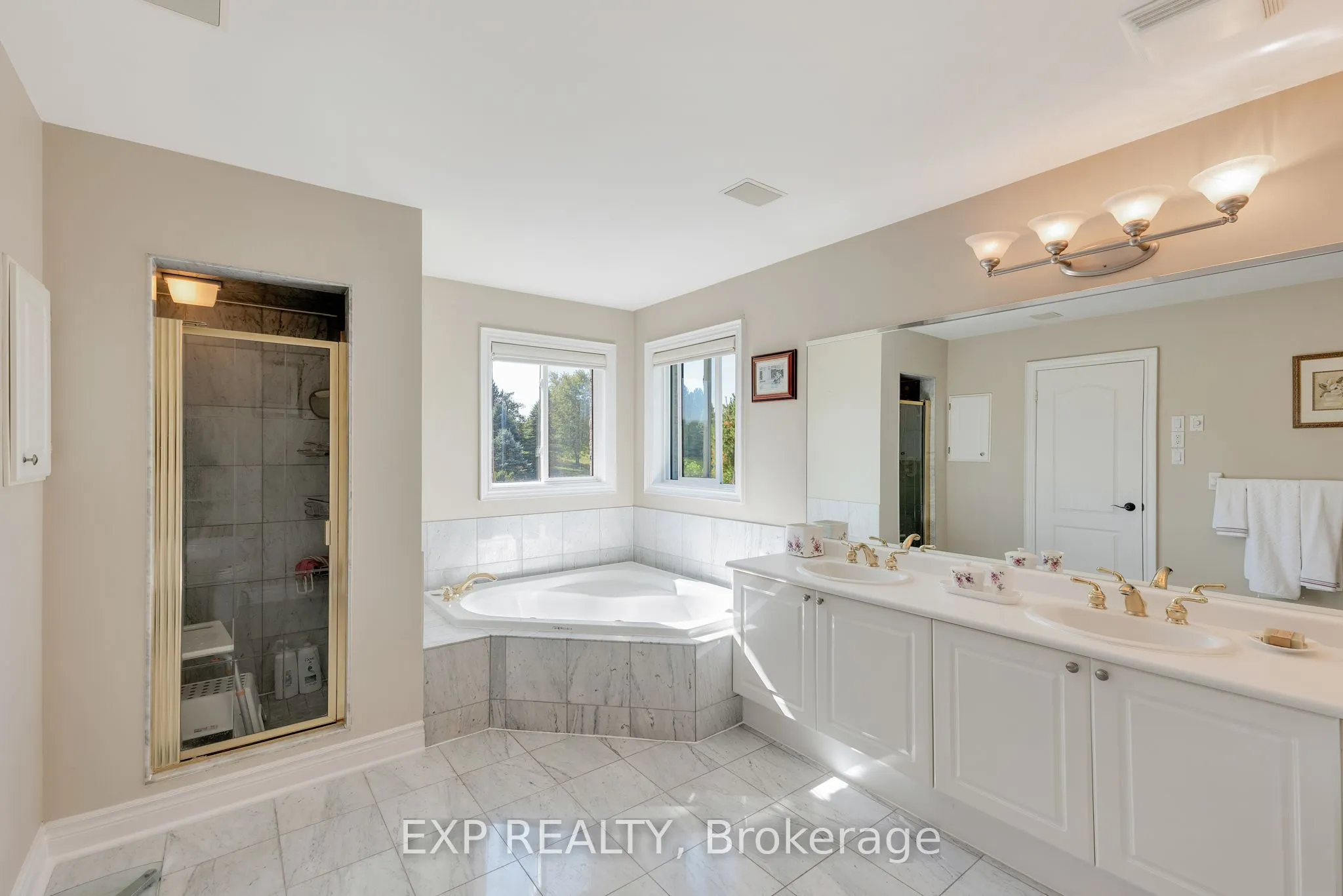 6 Golfway Court