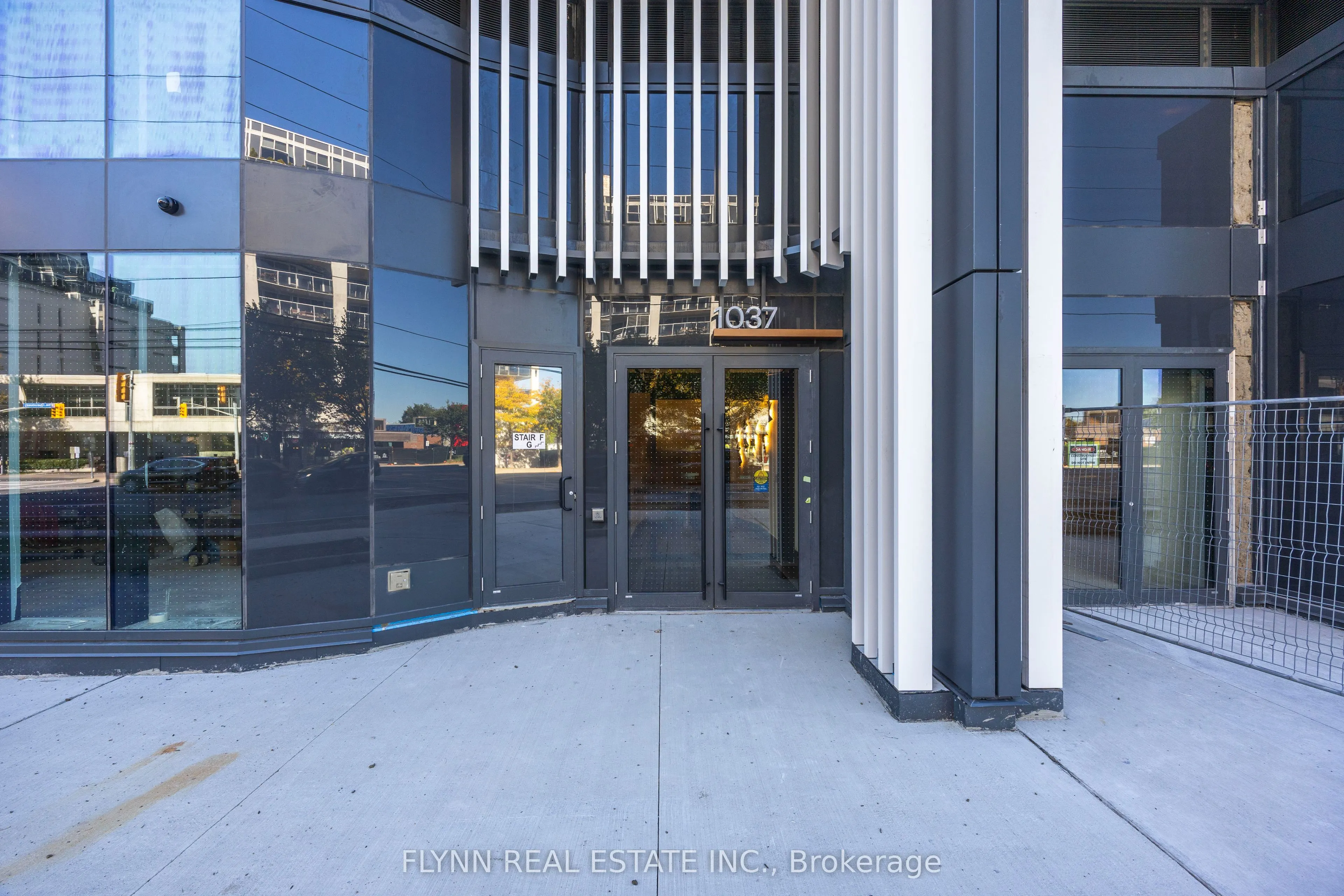 1037 The Queensway Street, #220