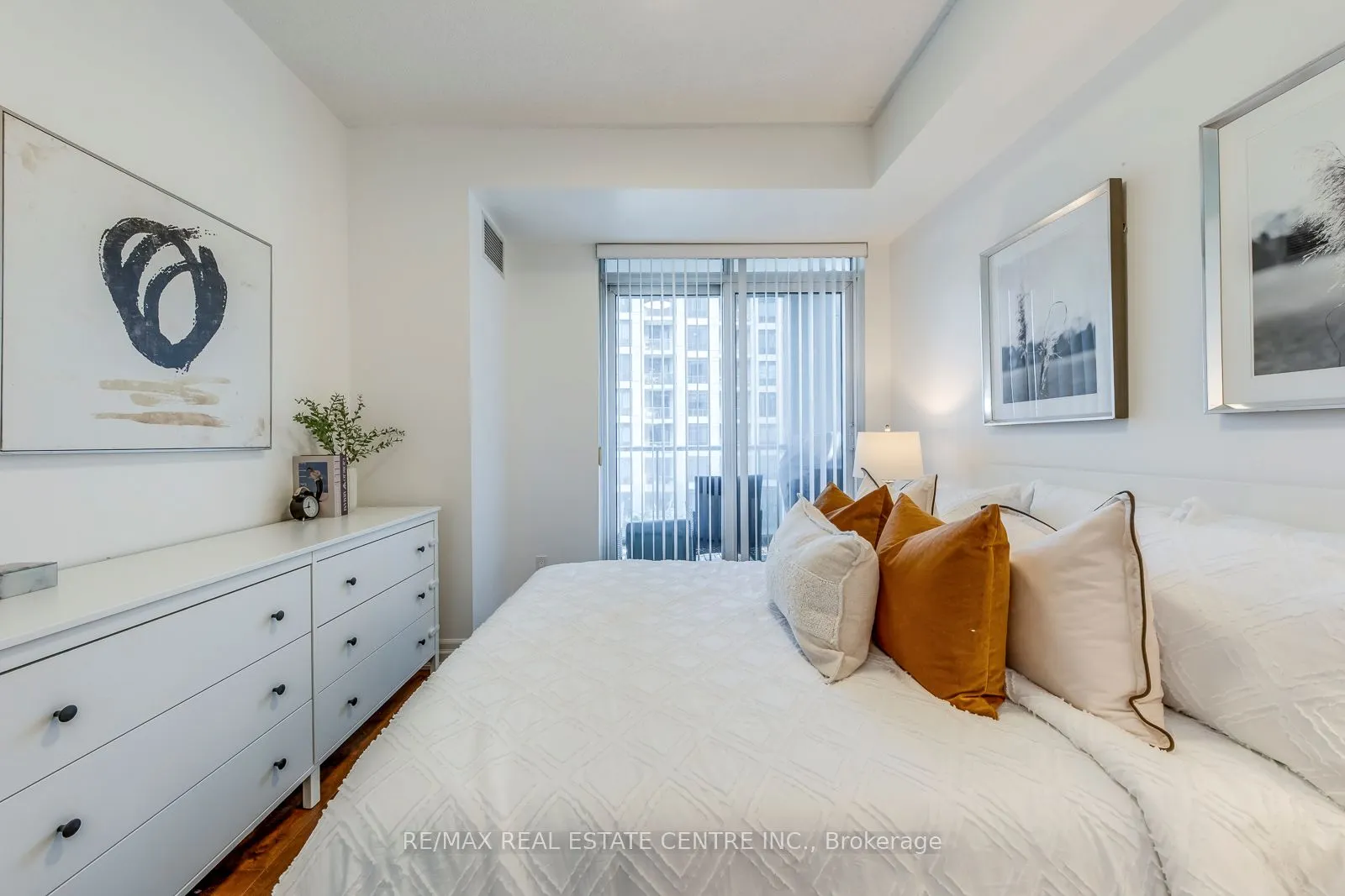 2087 Lake Shore Boulevard W, #401