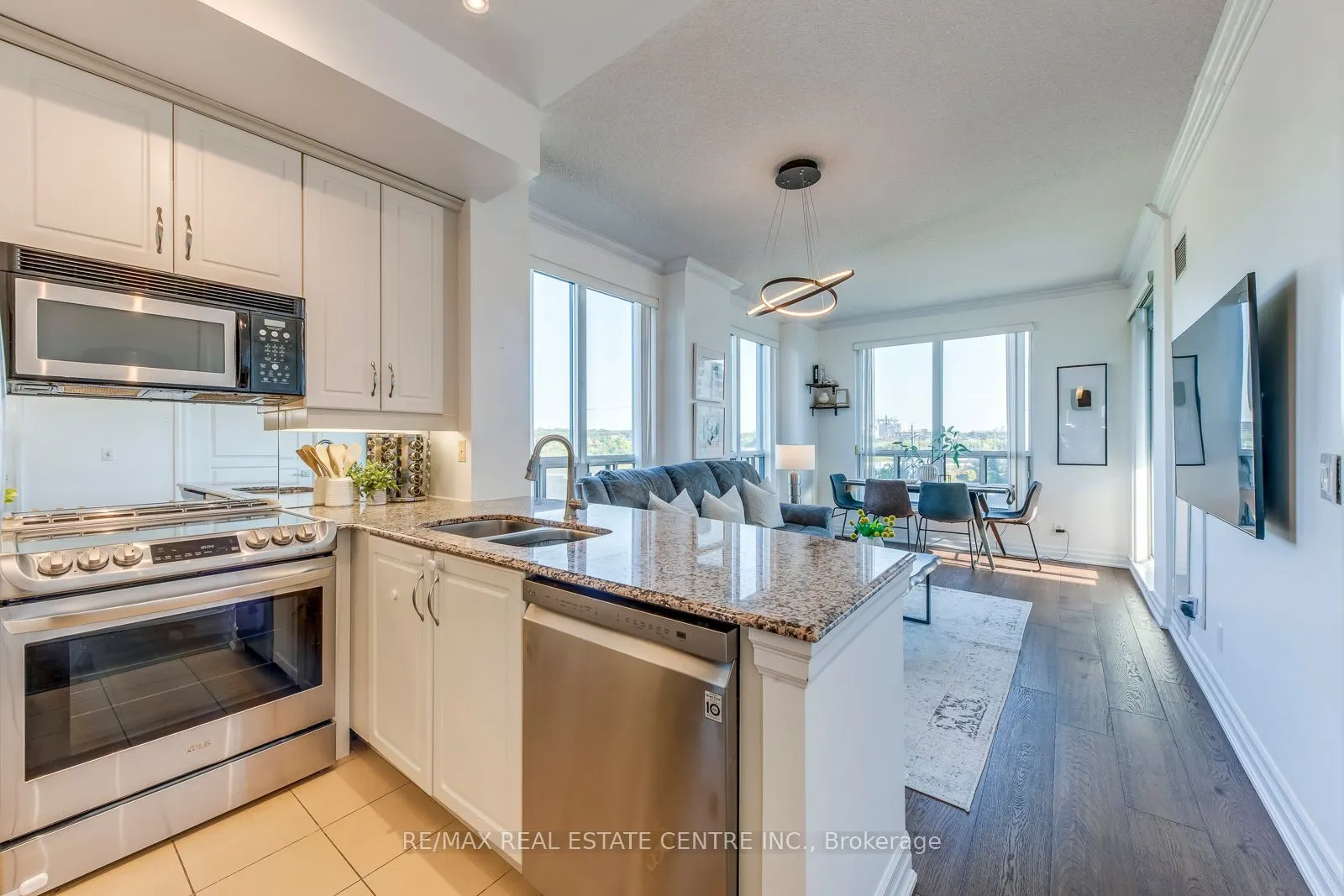 2087 Lake Shore Boulevard W, #401
