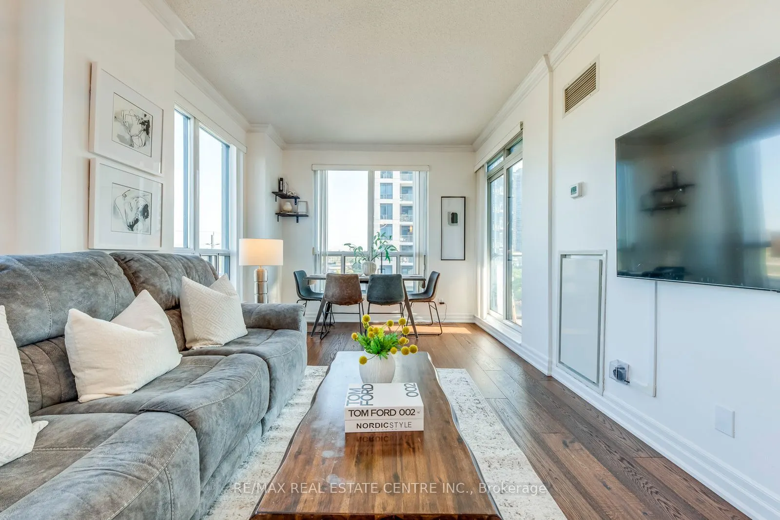 2087 Lake Shore Boulevard W, #401