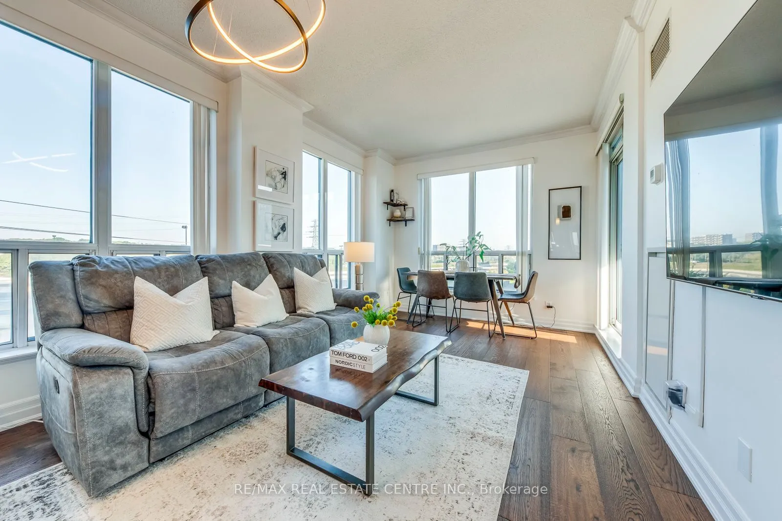 2087 Lake Shore Boulevard W, #401