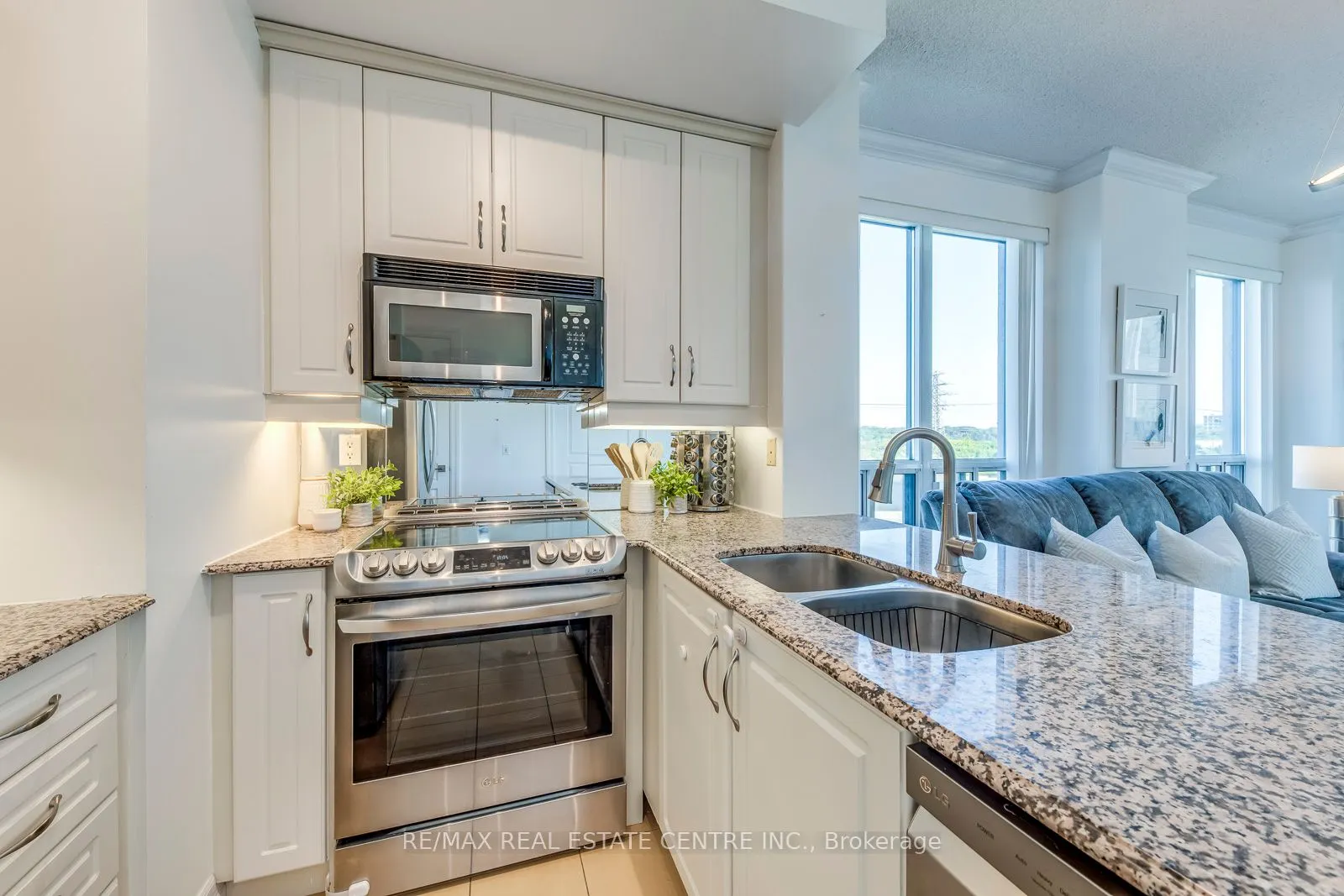 2087 Lake Shore Boulevard W, #401