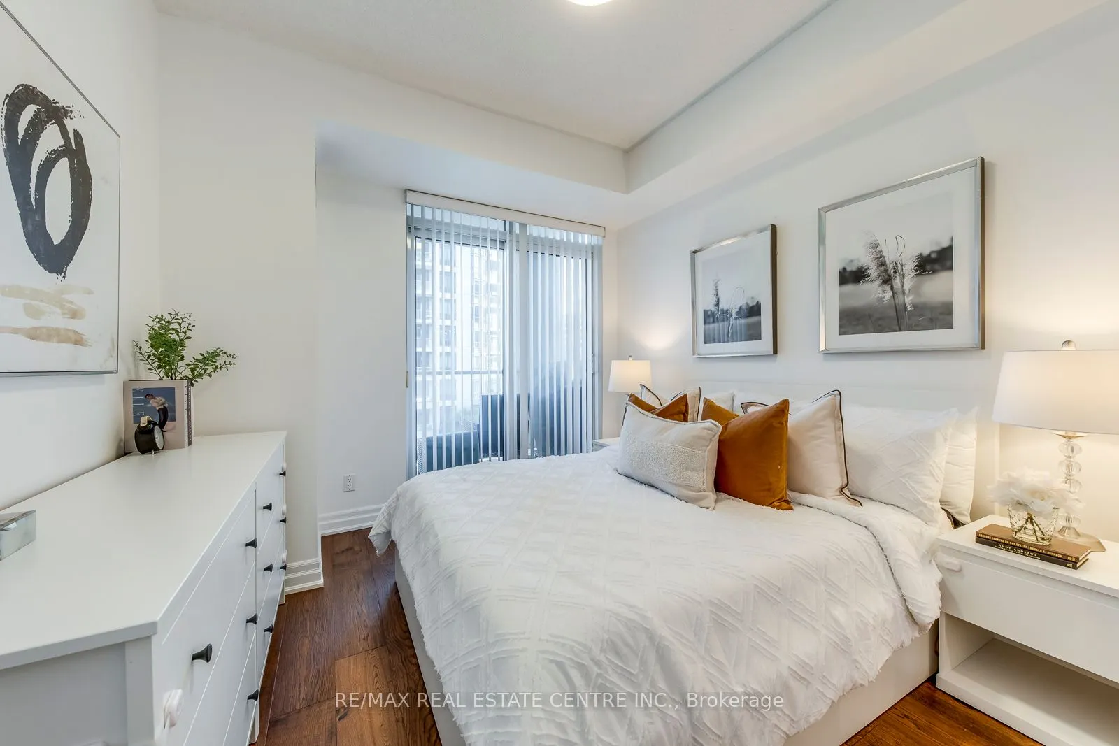 2087 Lake Shore Boulevard W, #401