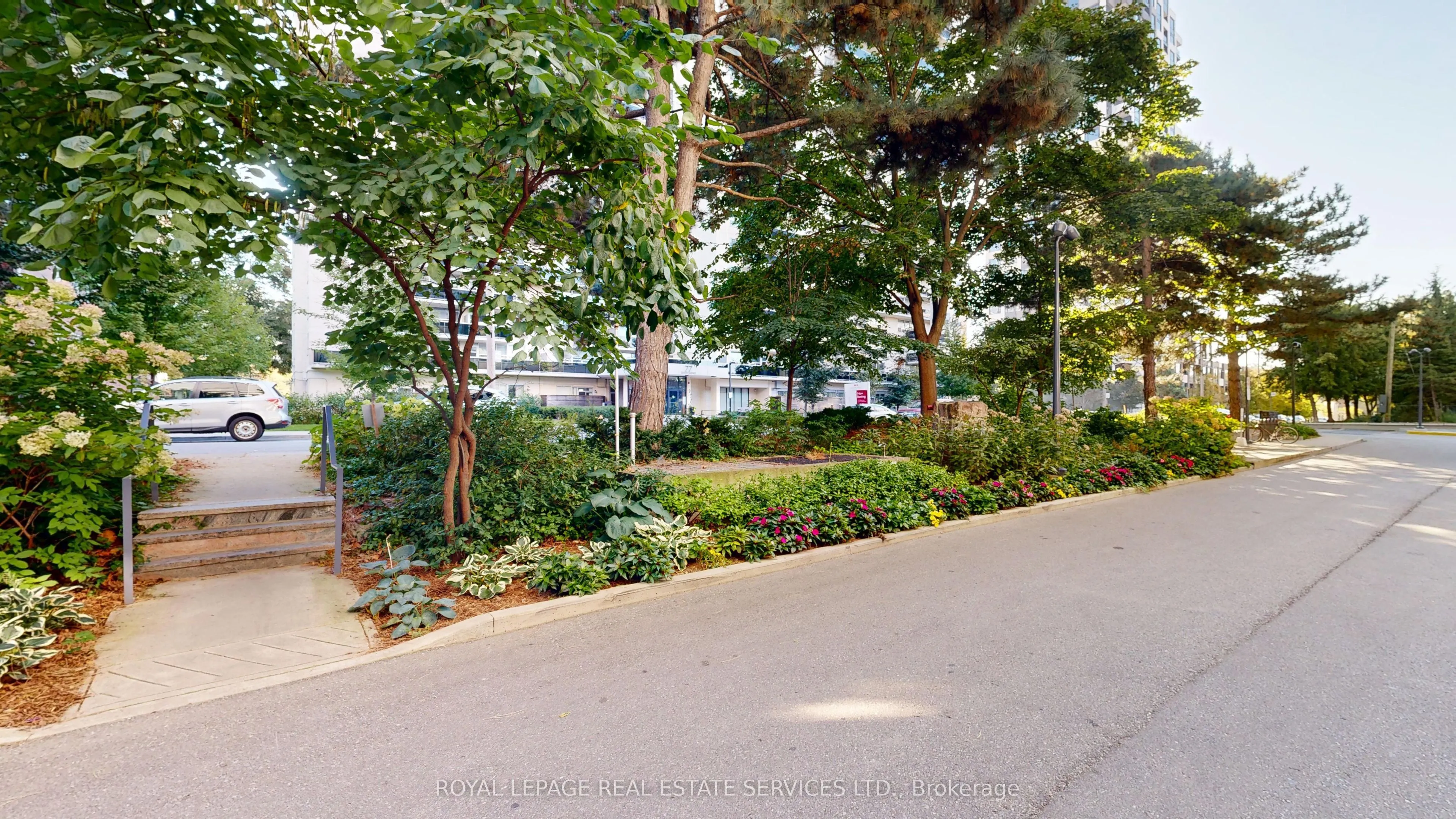 100 Quebec Avenue, #804