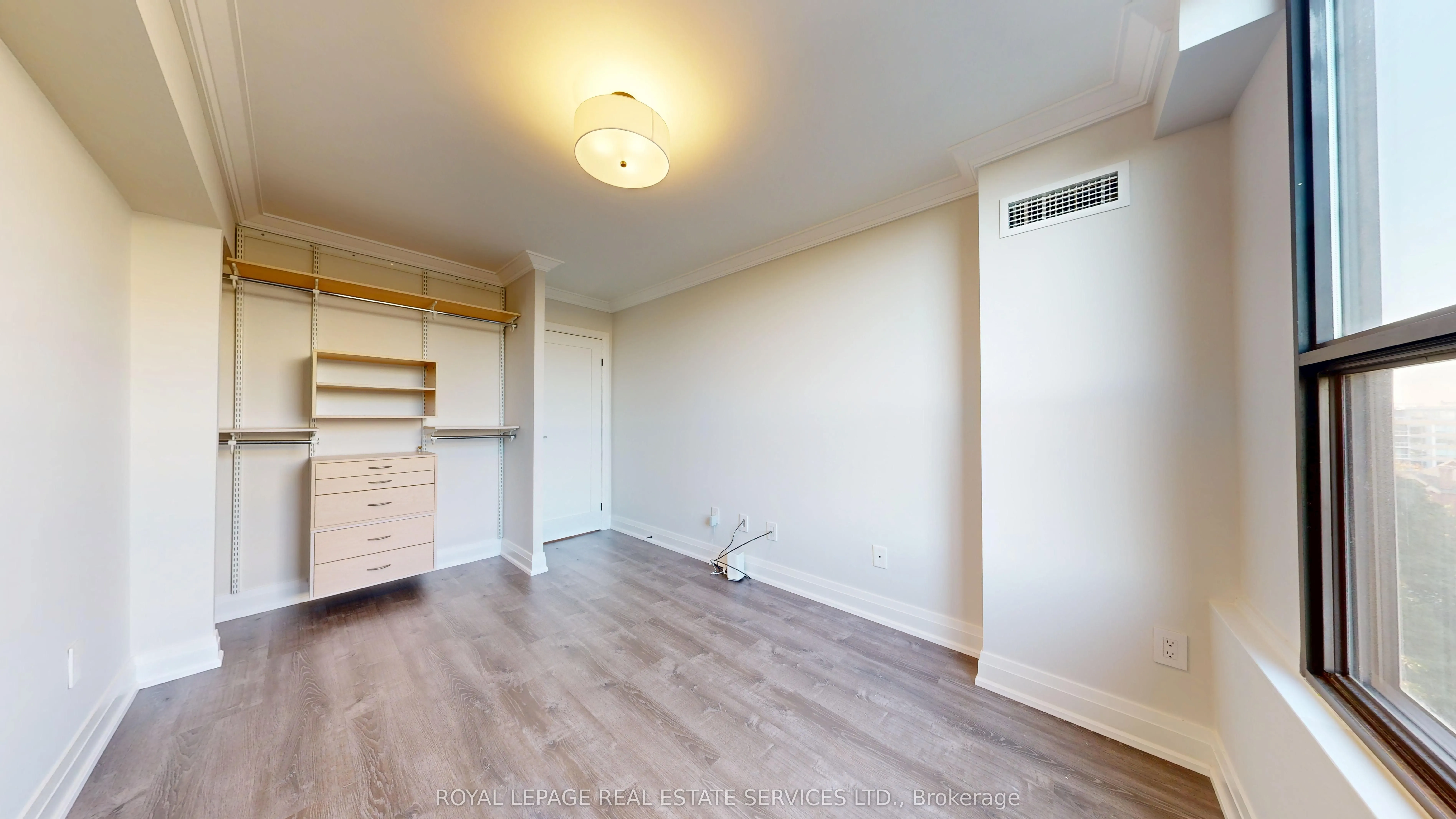 100 Quebec Avenue, #804