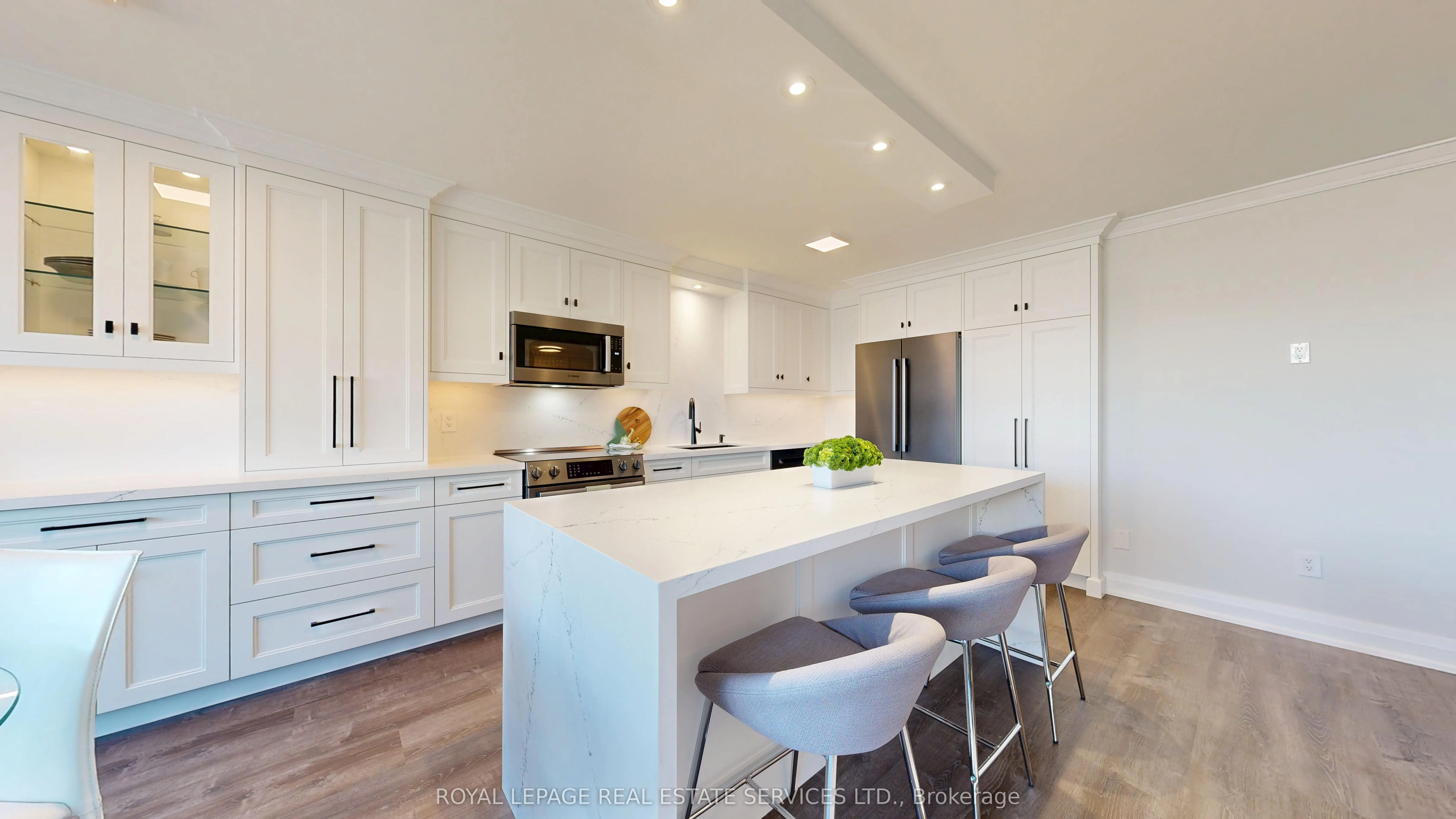 100 Quebec Avenue, #804