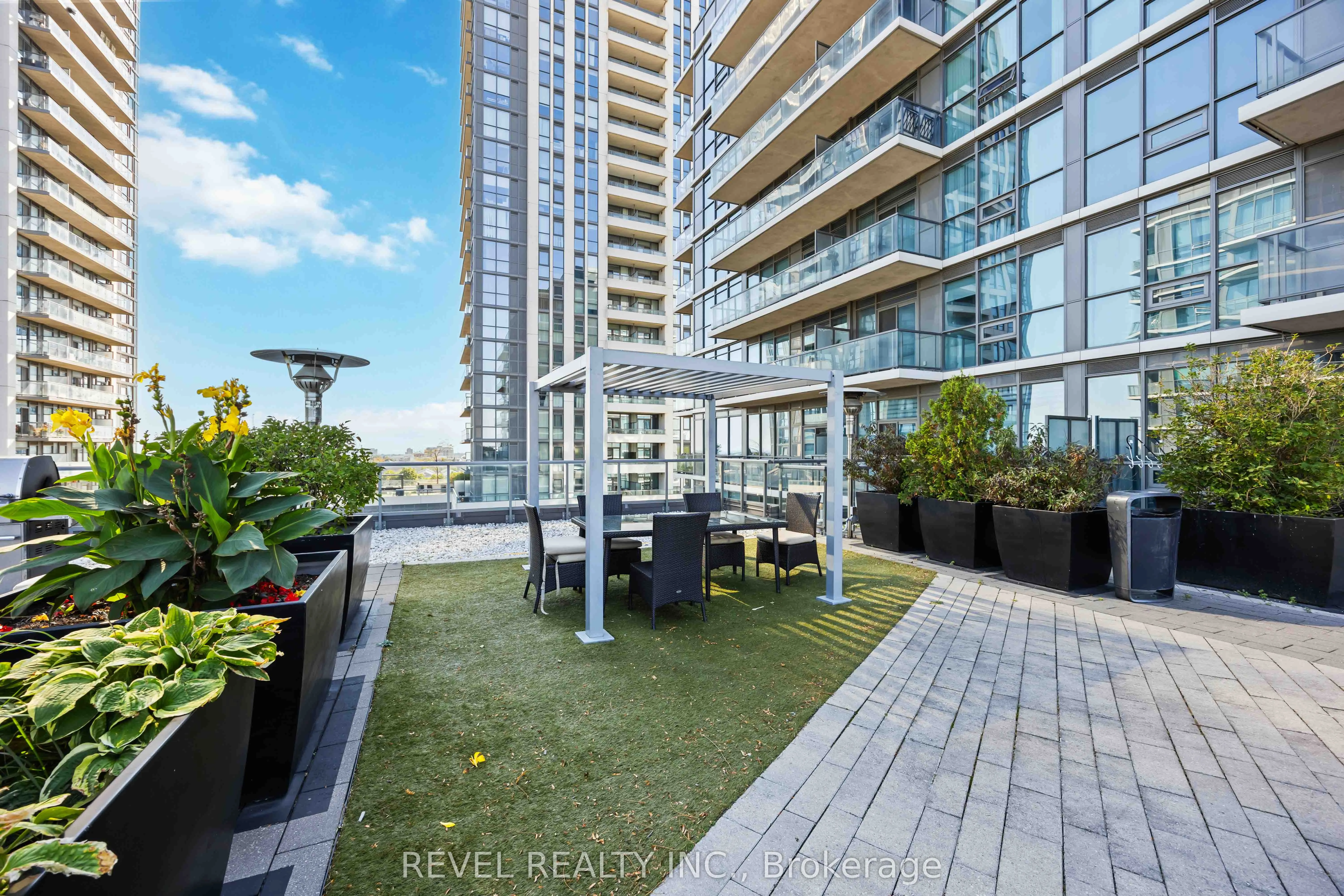 1185 The Queensway, #209