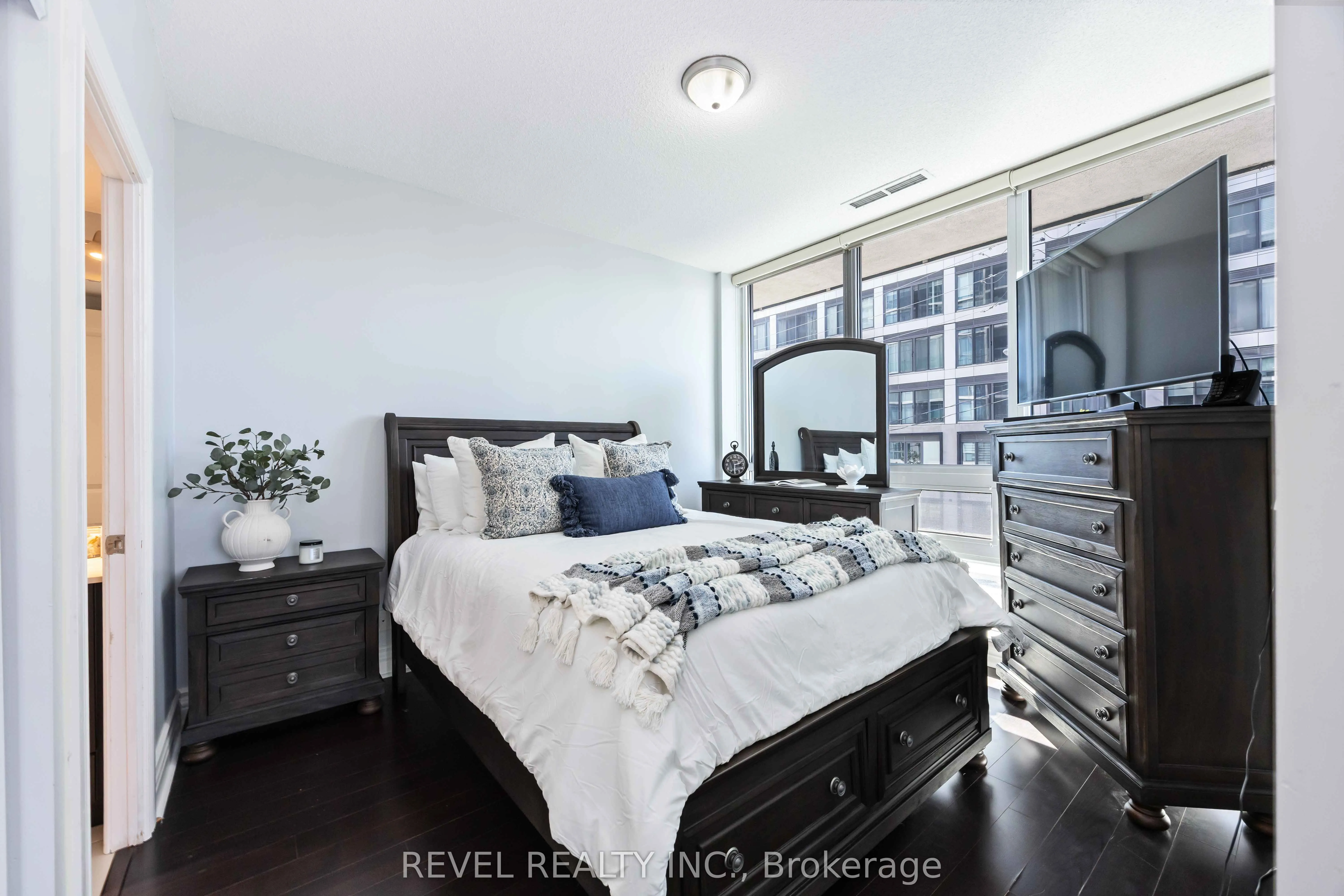 1185 The Queensway, #209