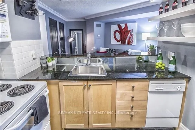 2121 Lake Shore Boulevard W, #209