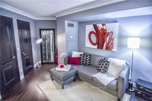 2121 Lake Shore Boulevard W, #209