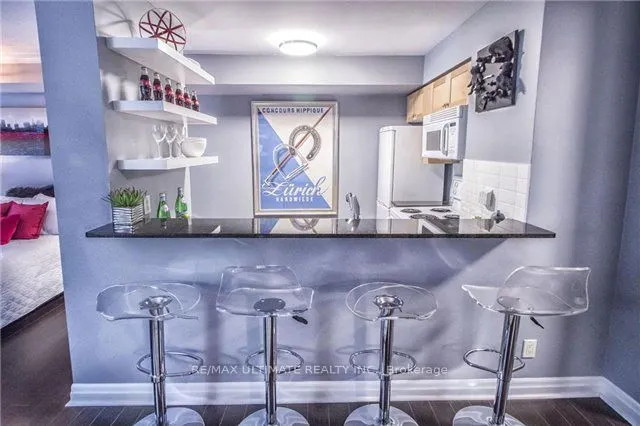 2121 Lake Shore Boulevard W, #209