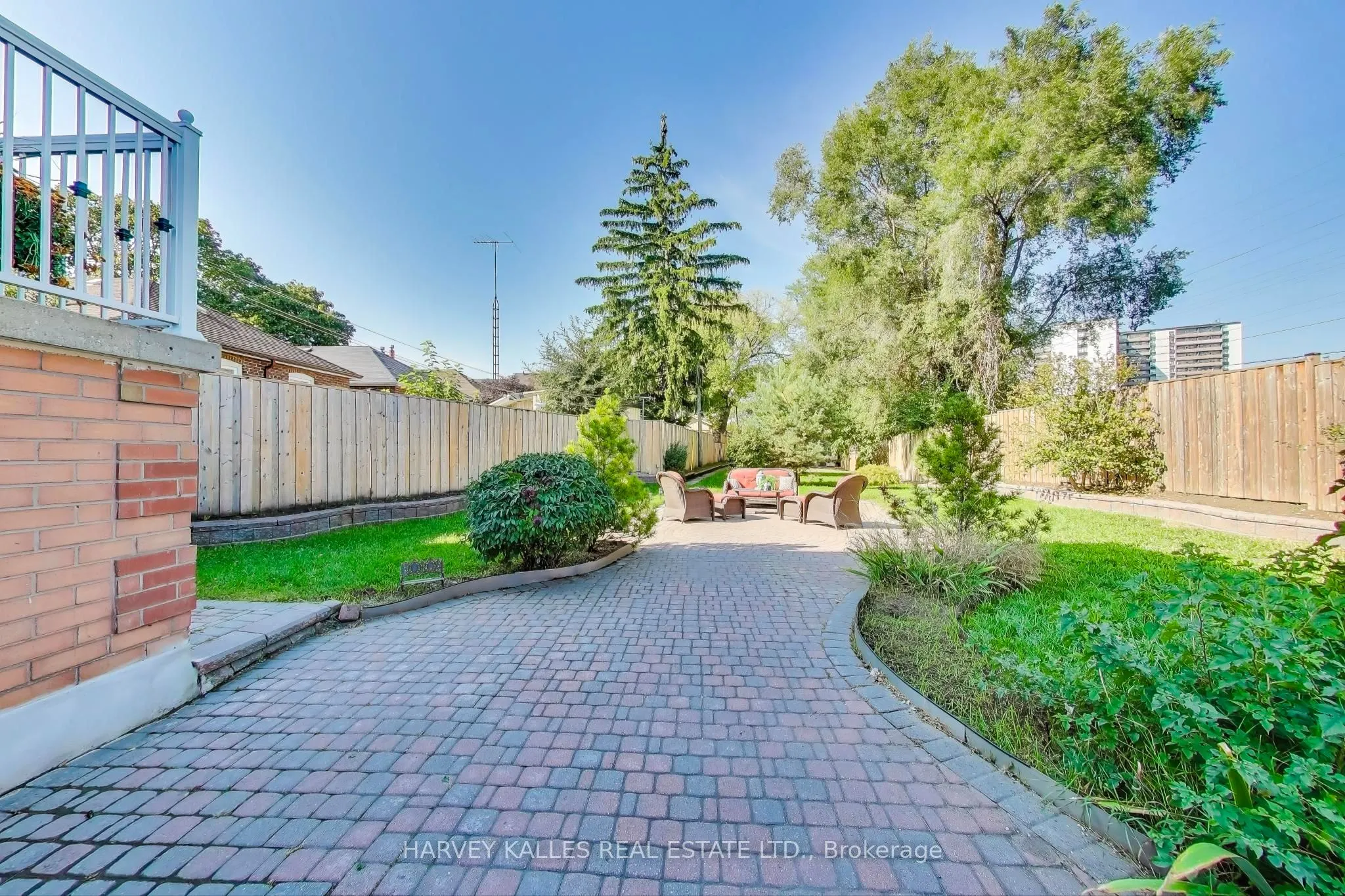 4 Corbett Avenue