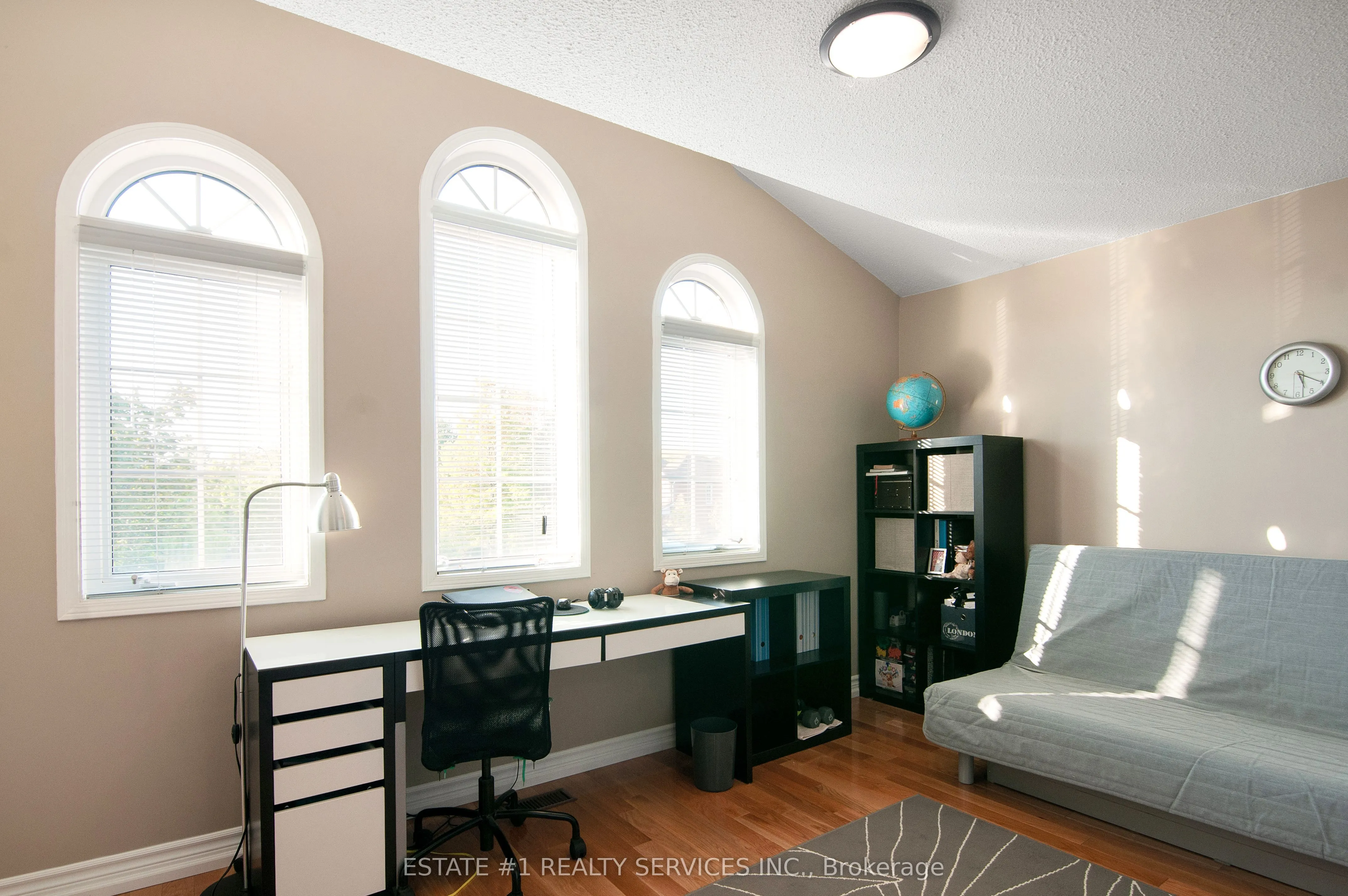 102 Cresthaven Road