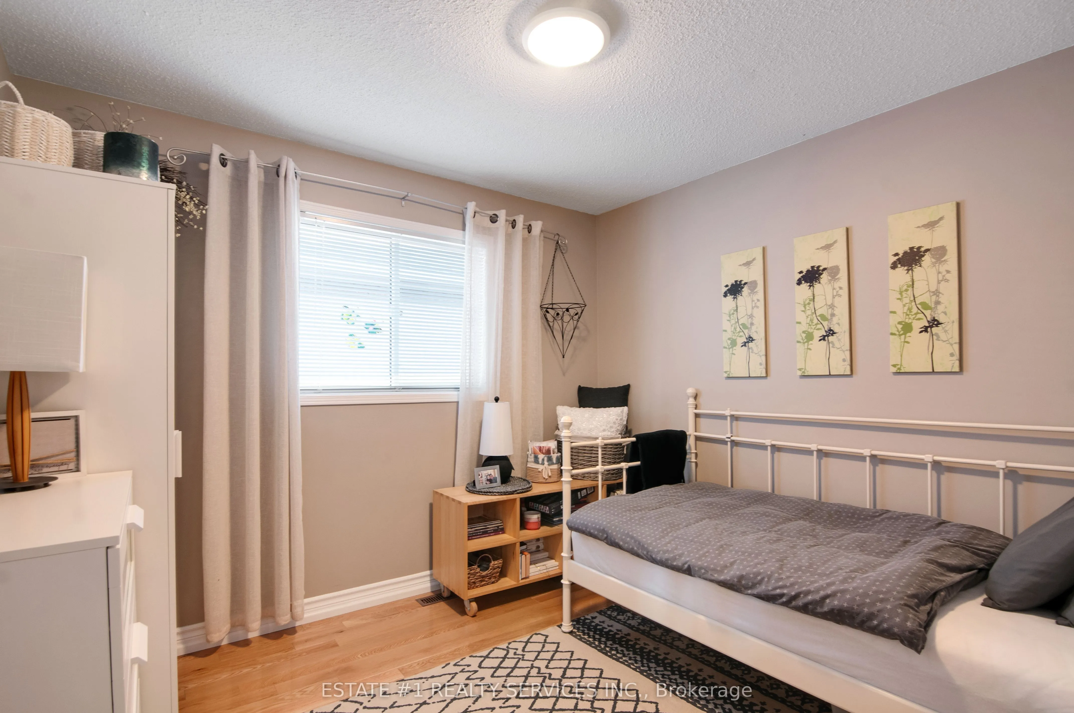 102 Cresthaven Road