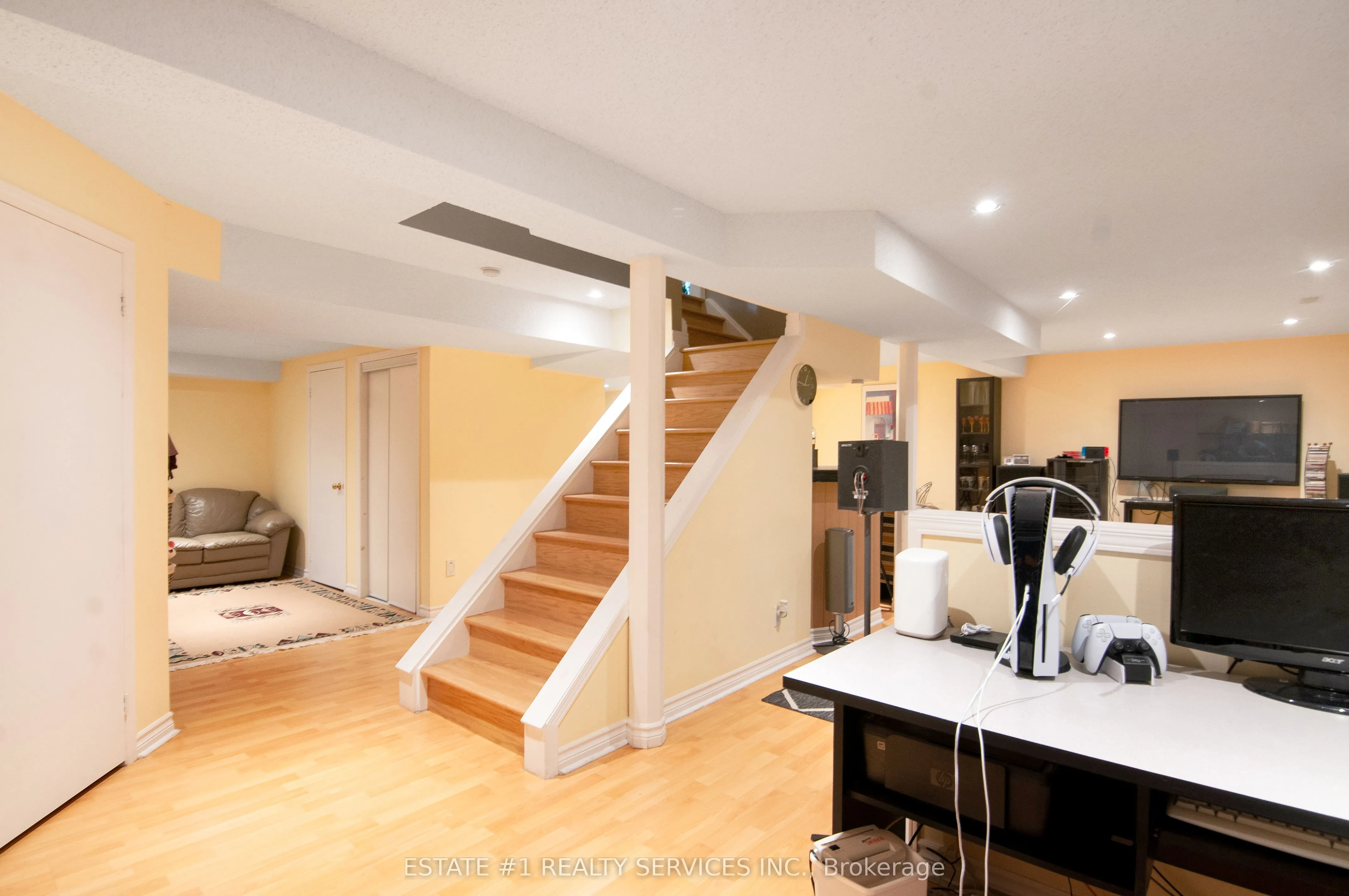 102 Cresthaven Road