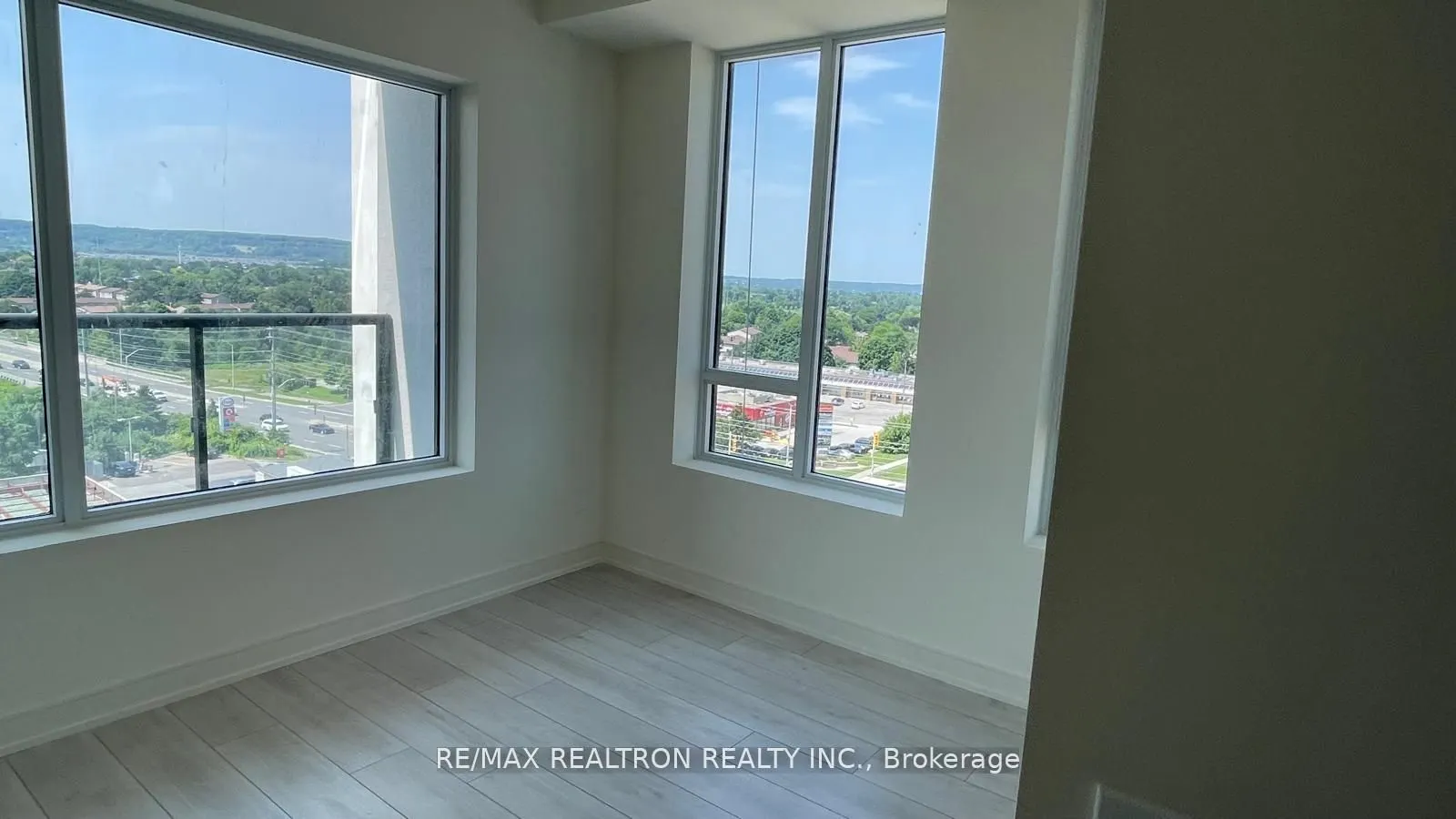 8010 Derry Road E, #807