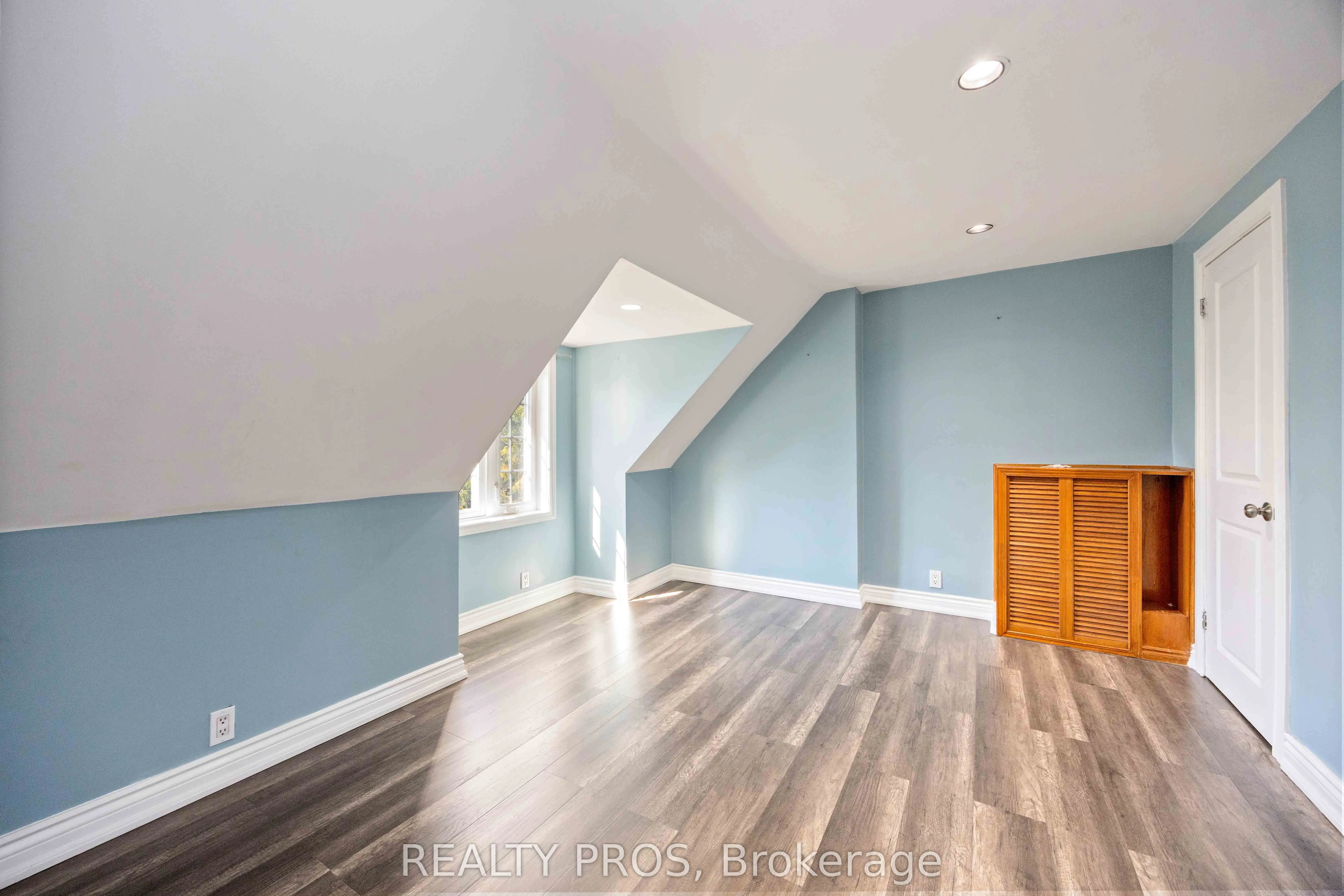 33 Lansdowne Avenue