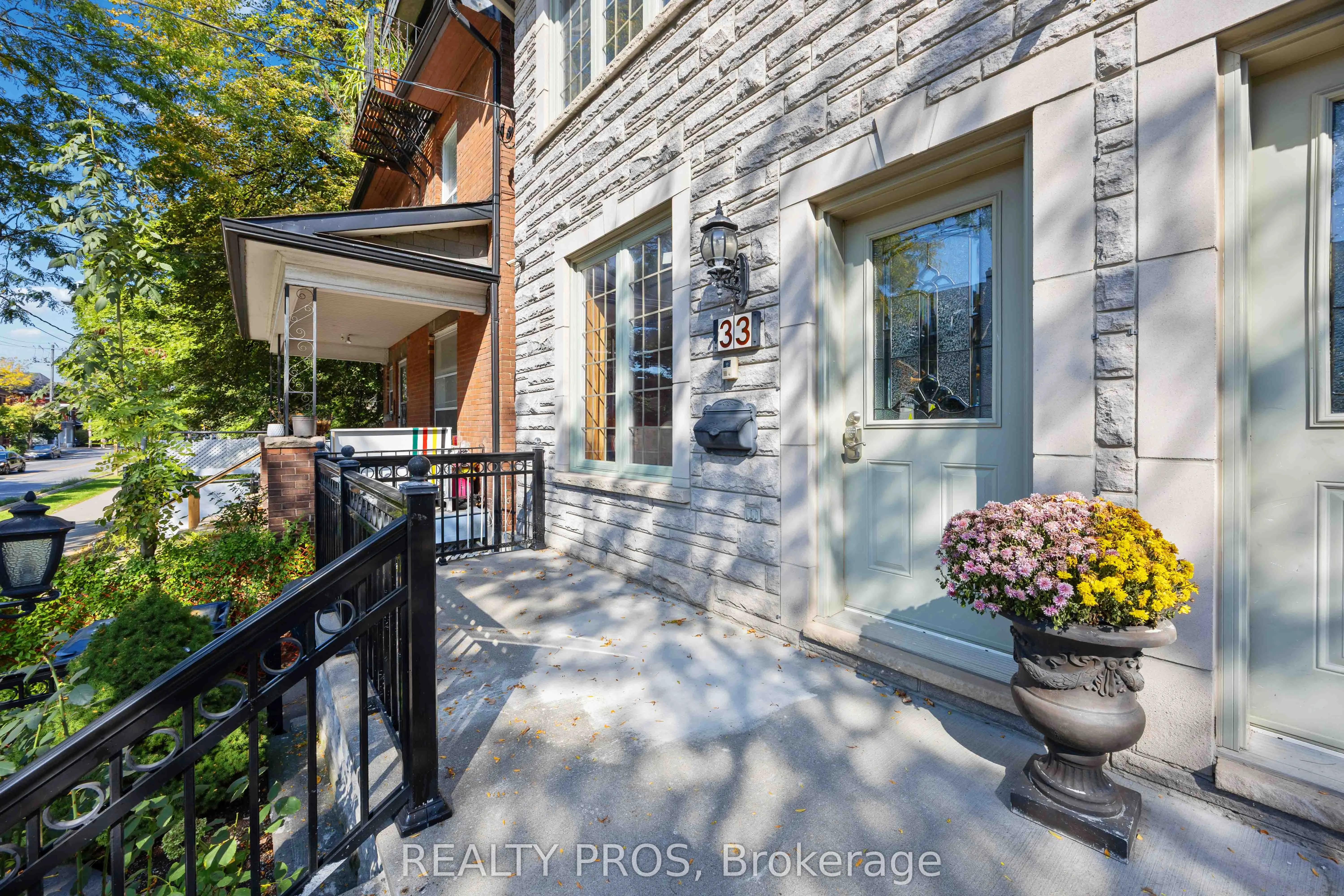 33 Lansdowne Avenue