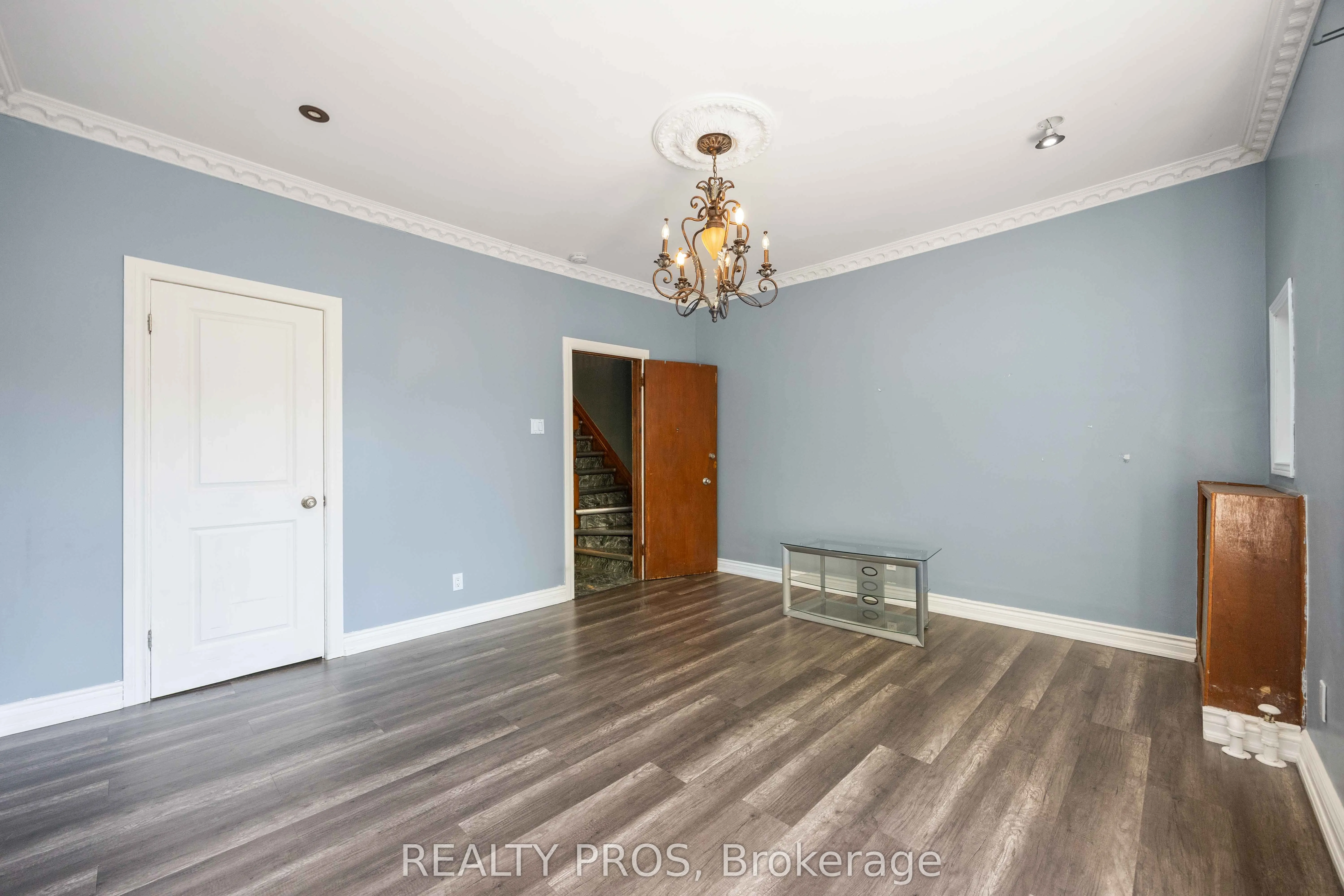33 Lansdowne Avenue