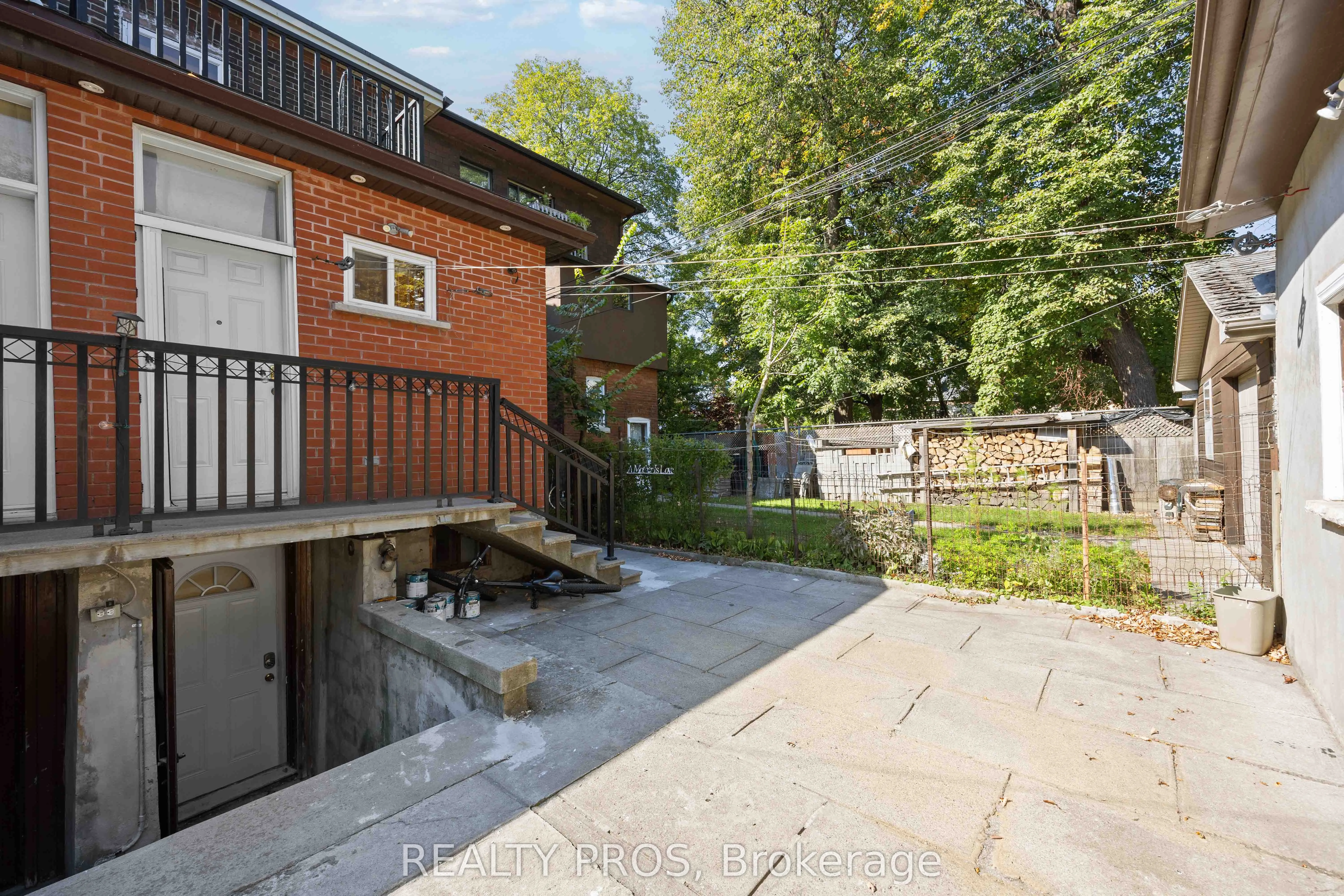 33 Lansdowne Avenue