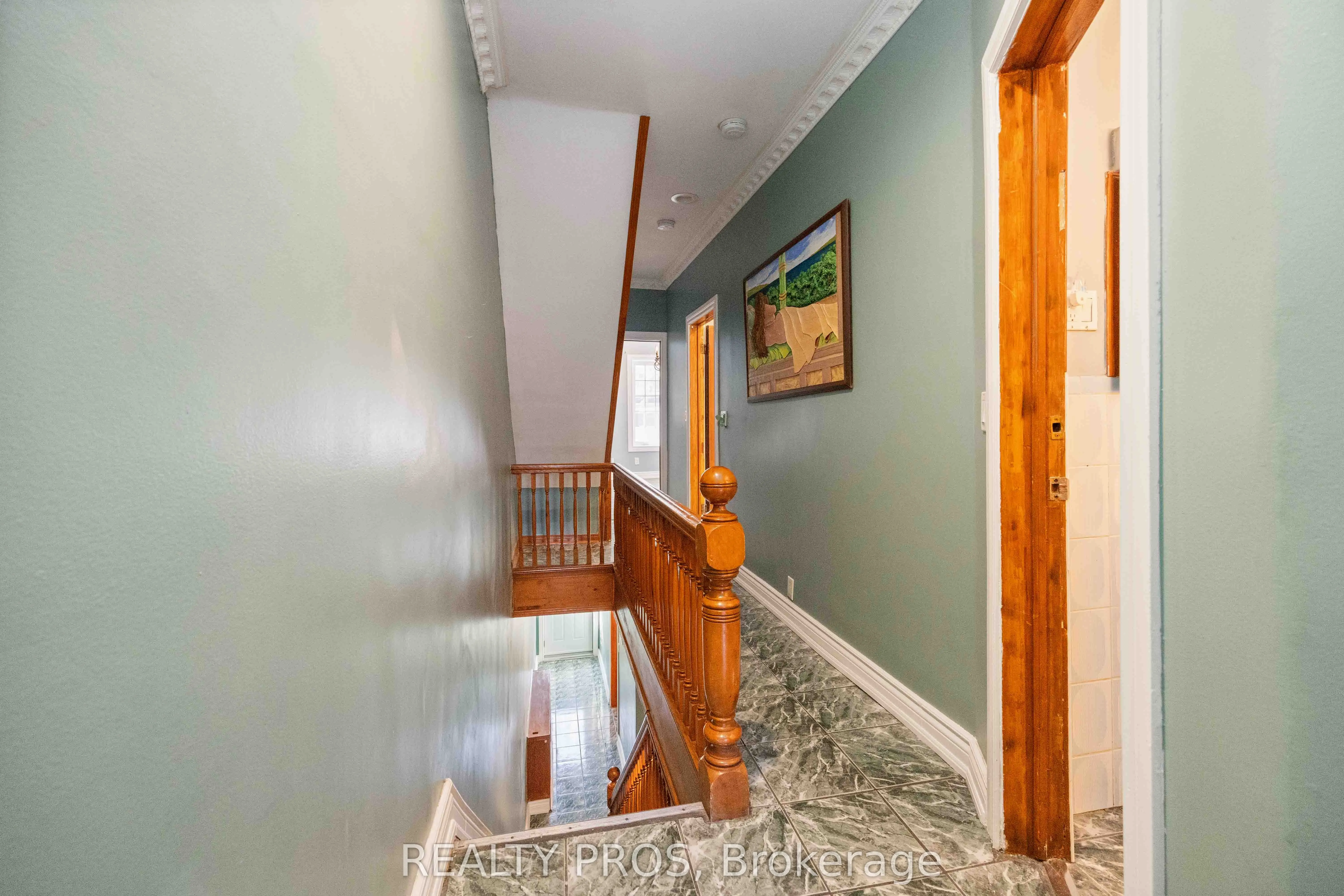 33 Lansdowne Avenue