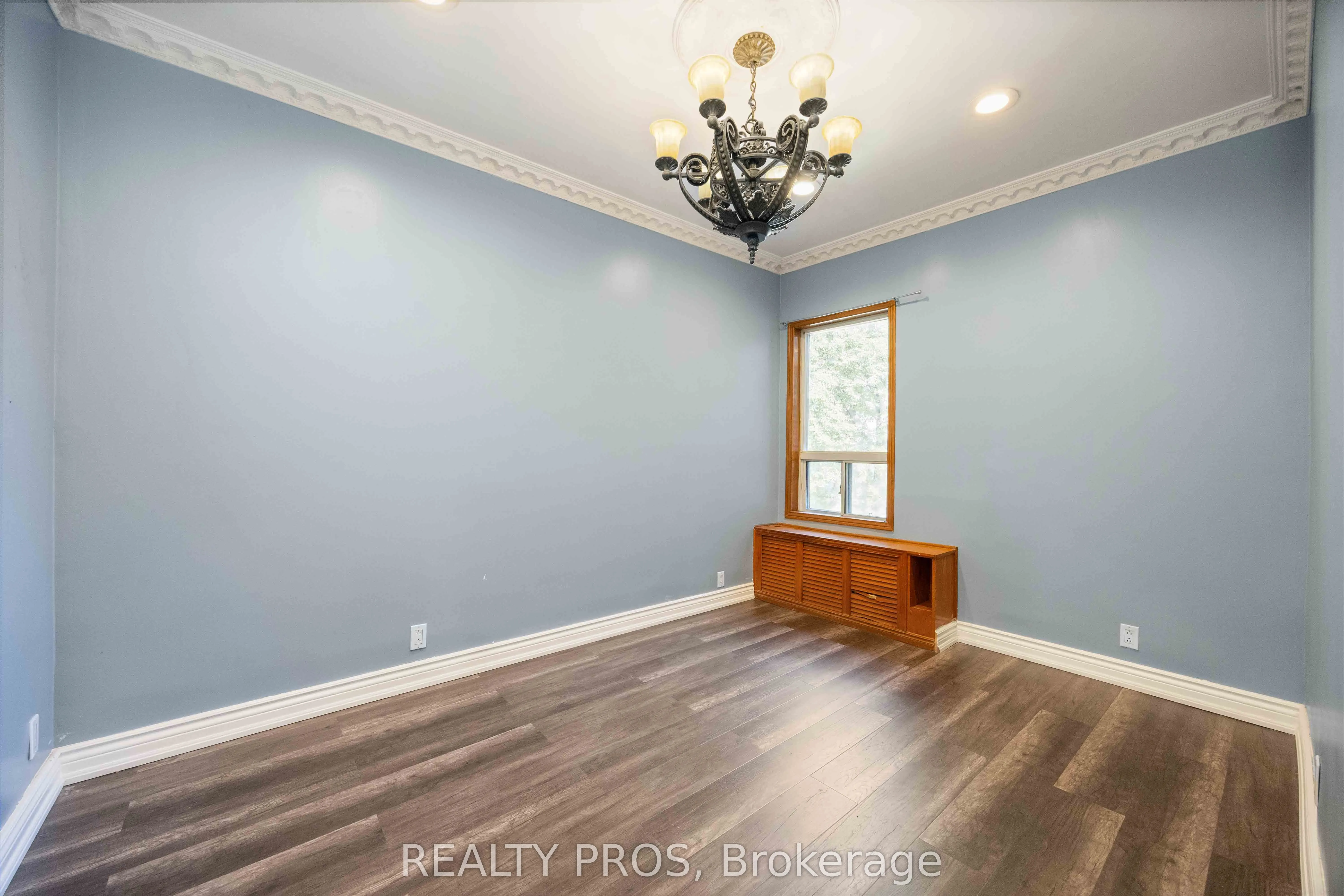 33 Lansdowne Avenue