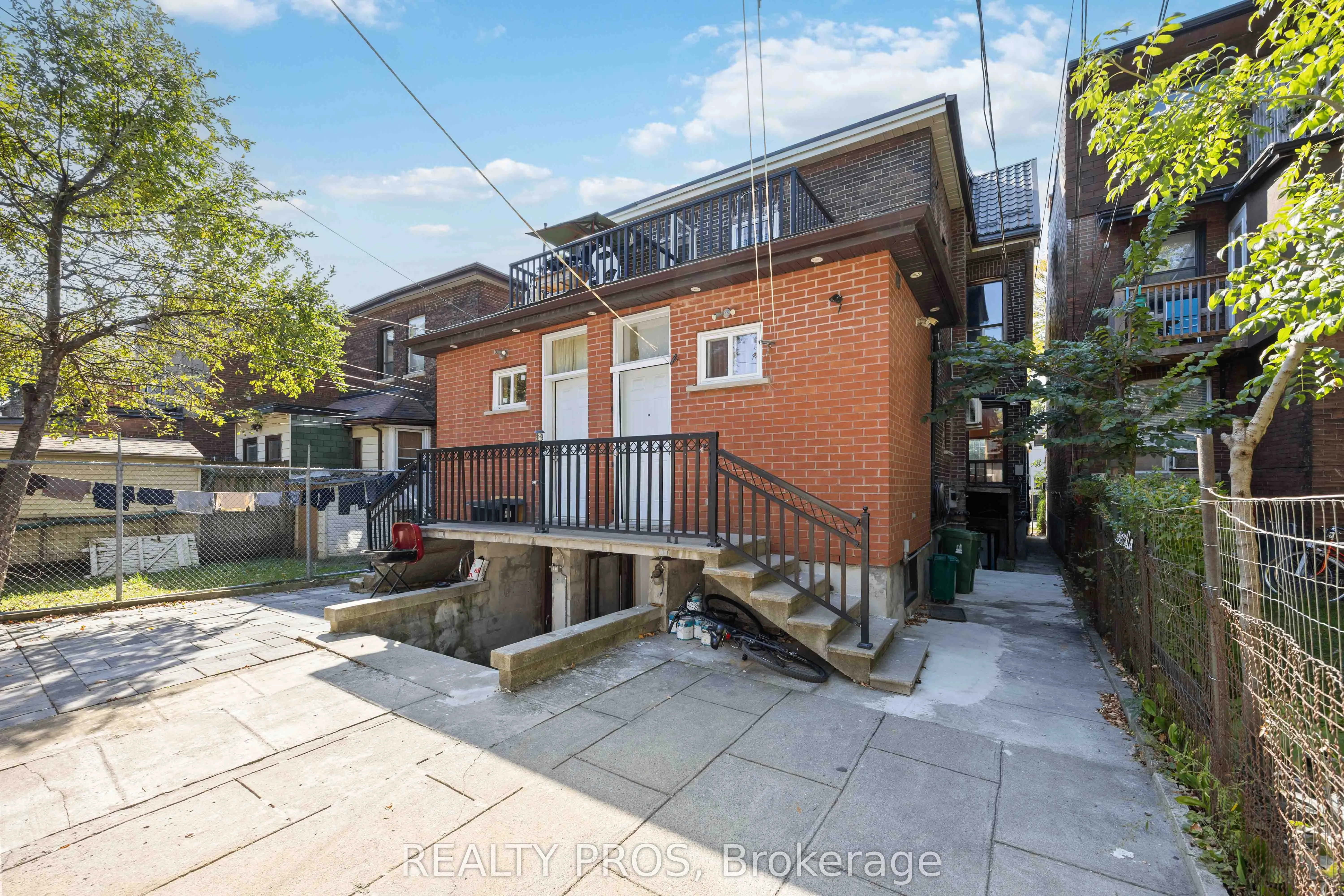 33 Lansdowne Avenue