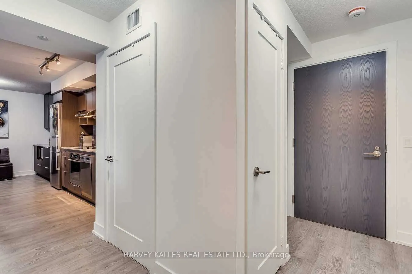 7 Mabelle Avenue, #1206