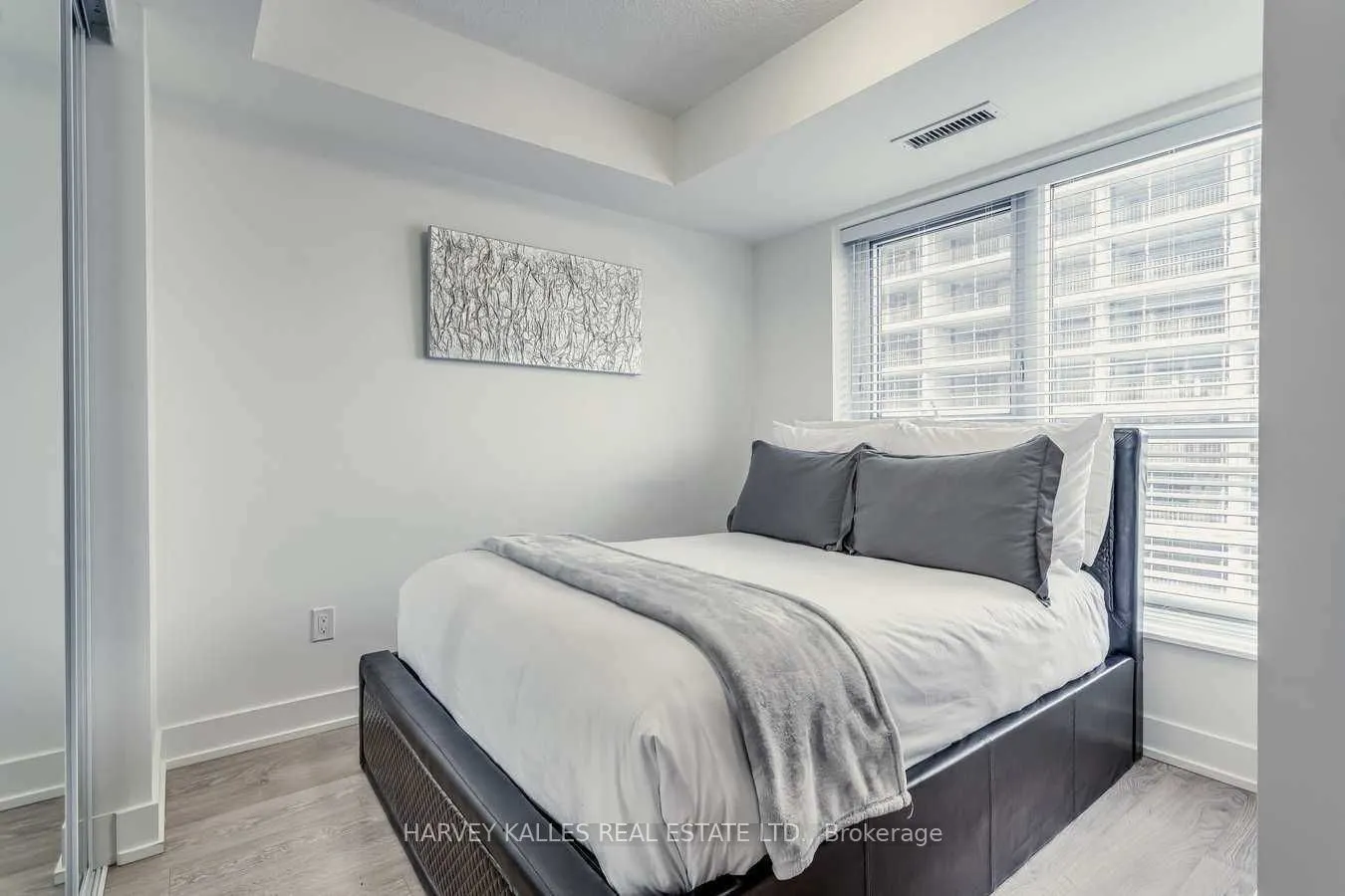 7 Mabelle Avenue, #1206