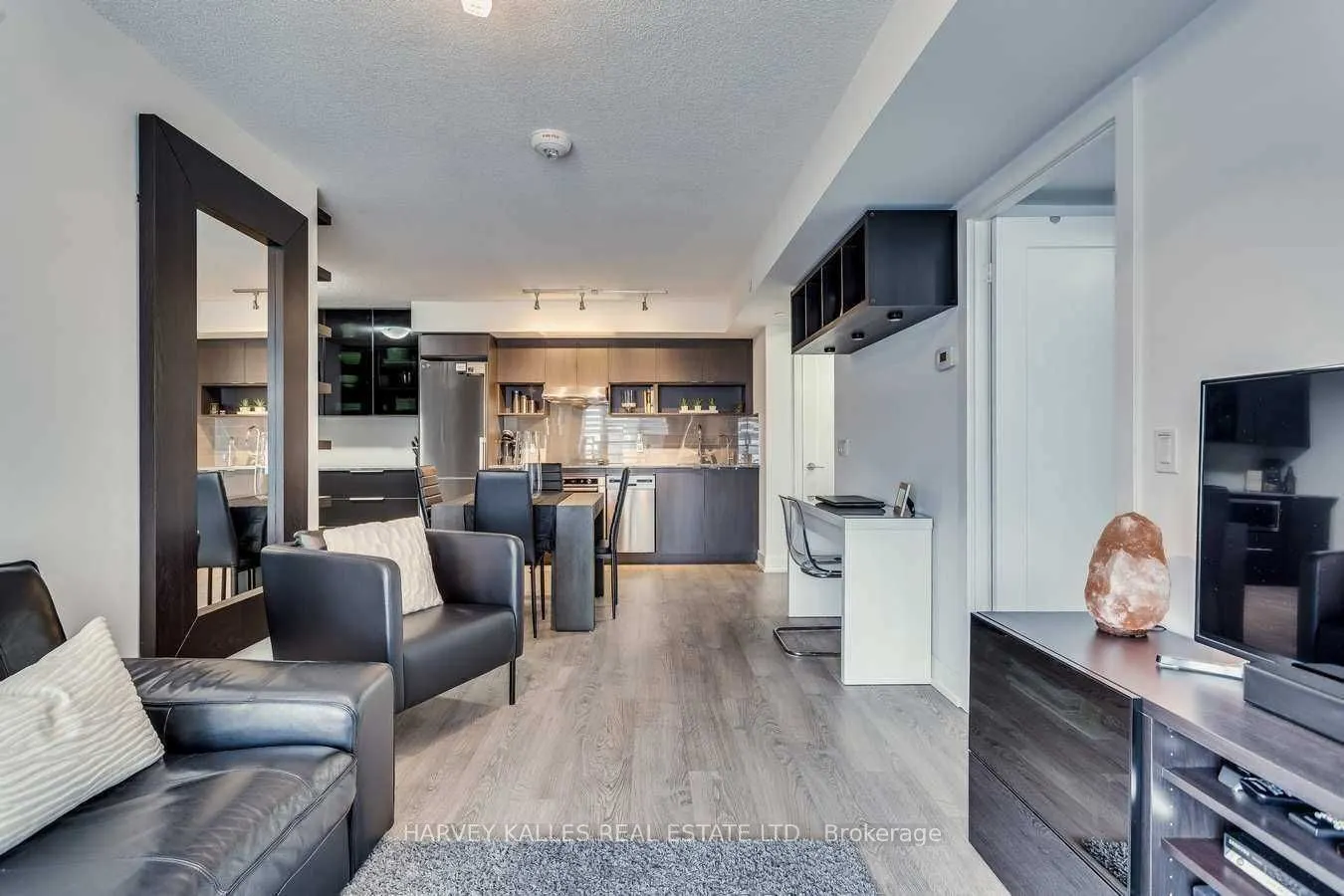 7 Mabelle Avenue, #1206