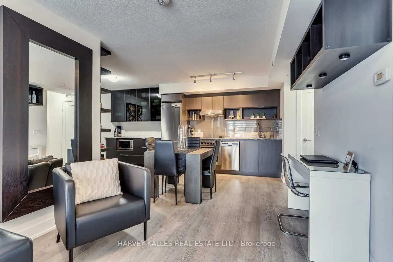7 Mabelle Avenue, #1206